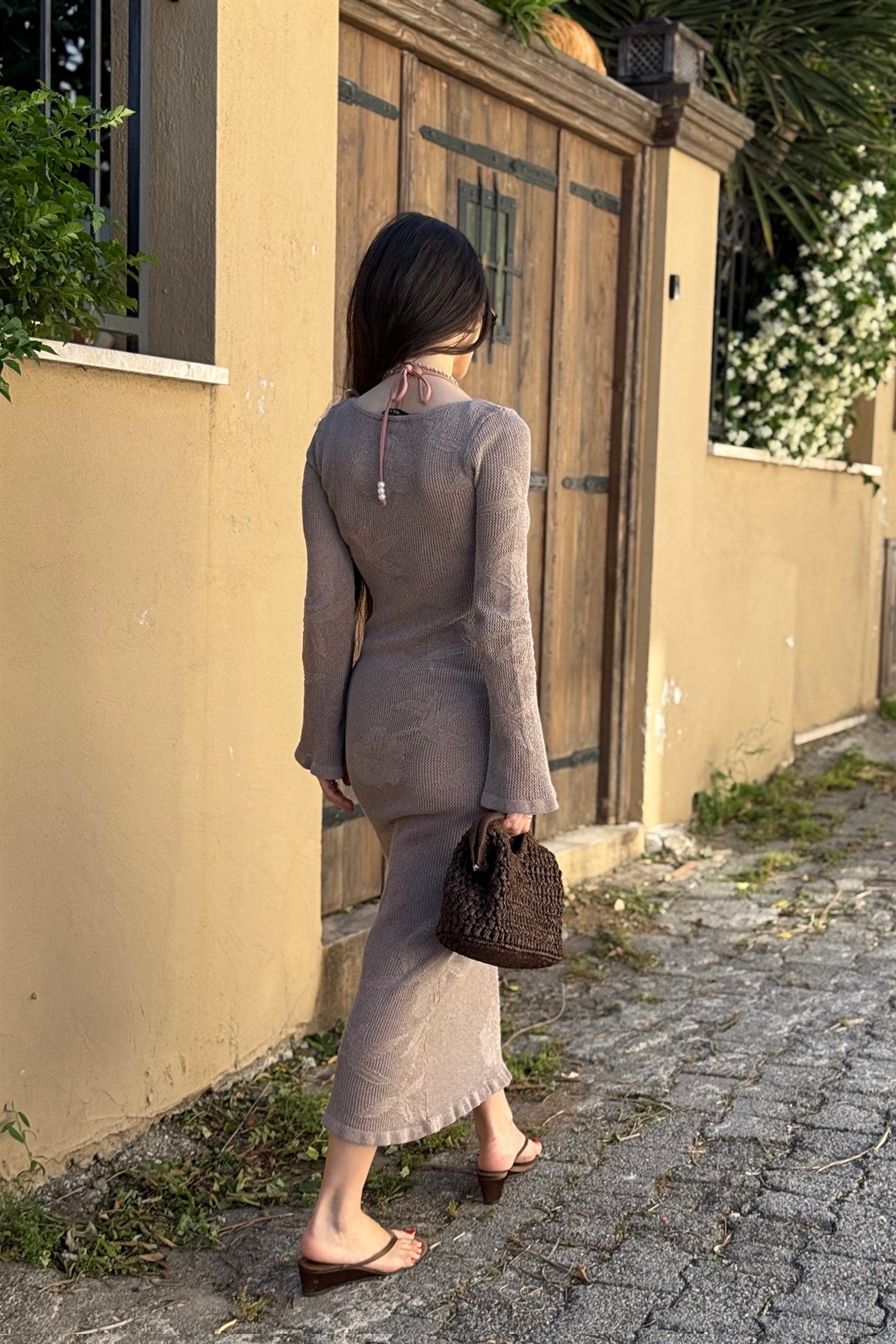 Flora Çiçek Desenli Pencereli Vizon Elbise