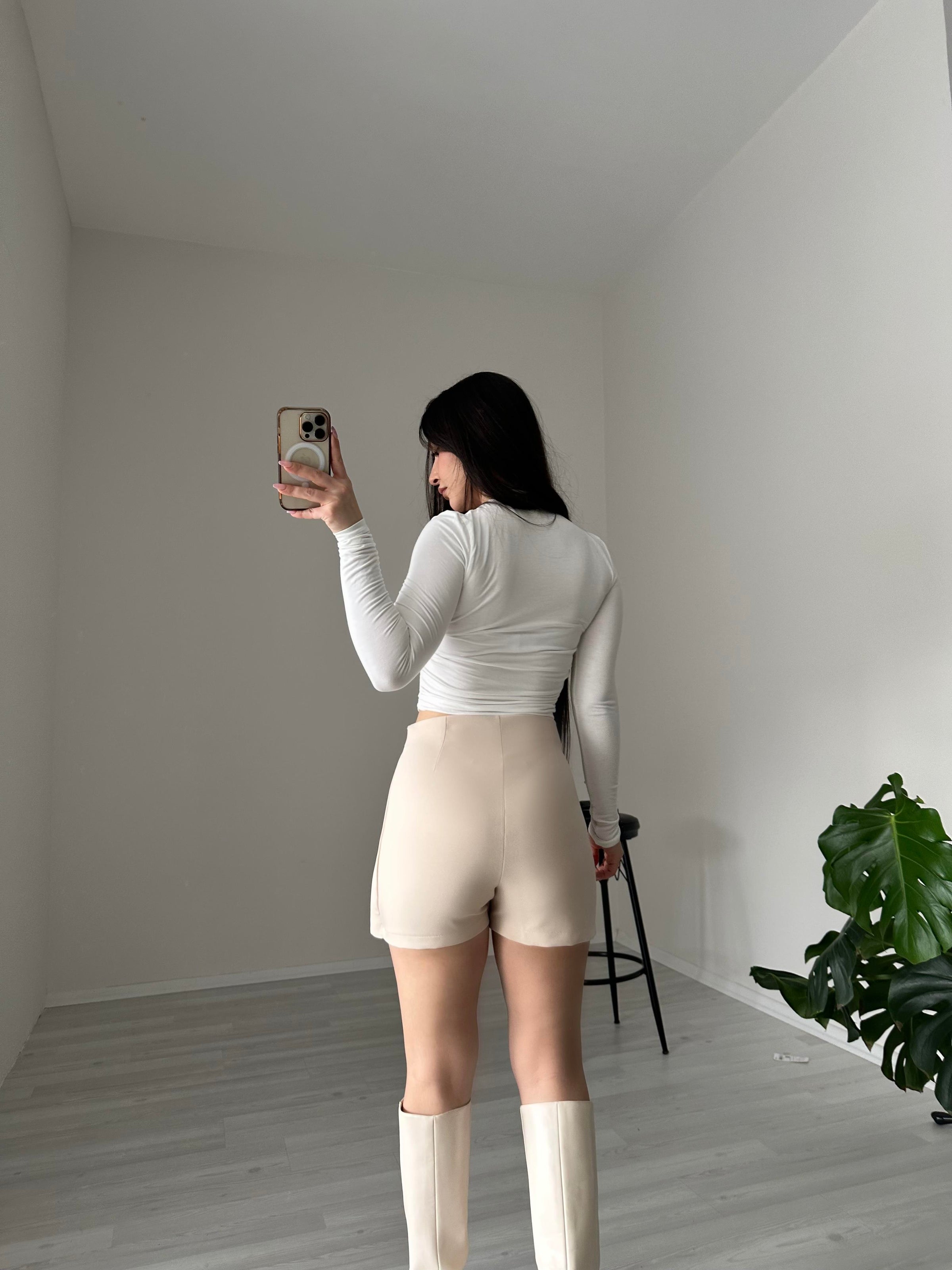 ZR Model Klasik Kesim Bej Şort Etek