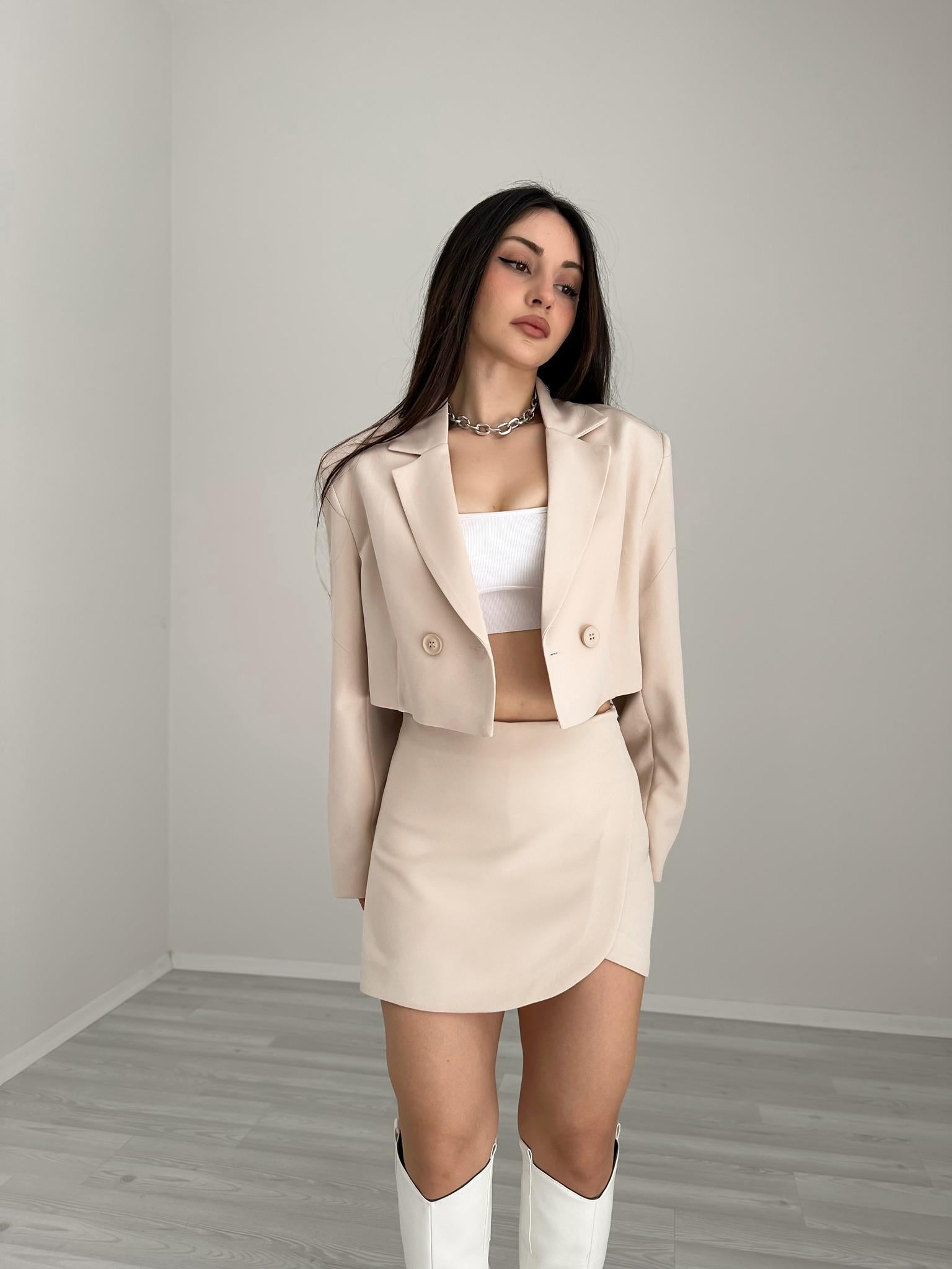 ZR Model Klasik Kesim Bej Şort Etek