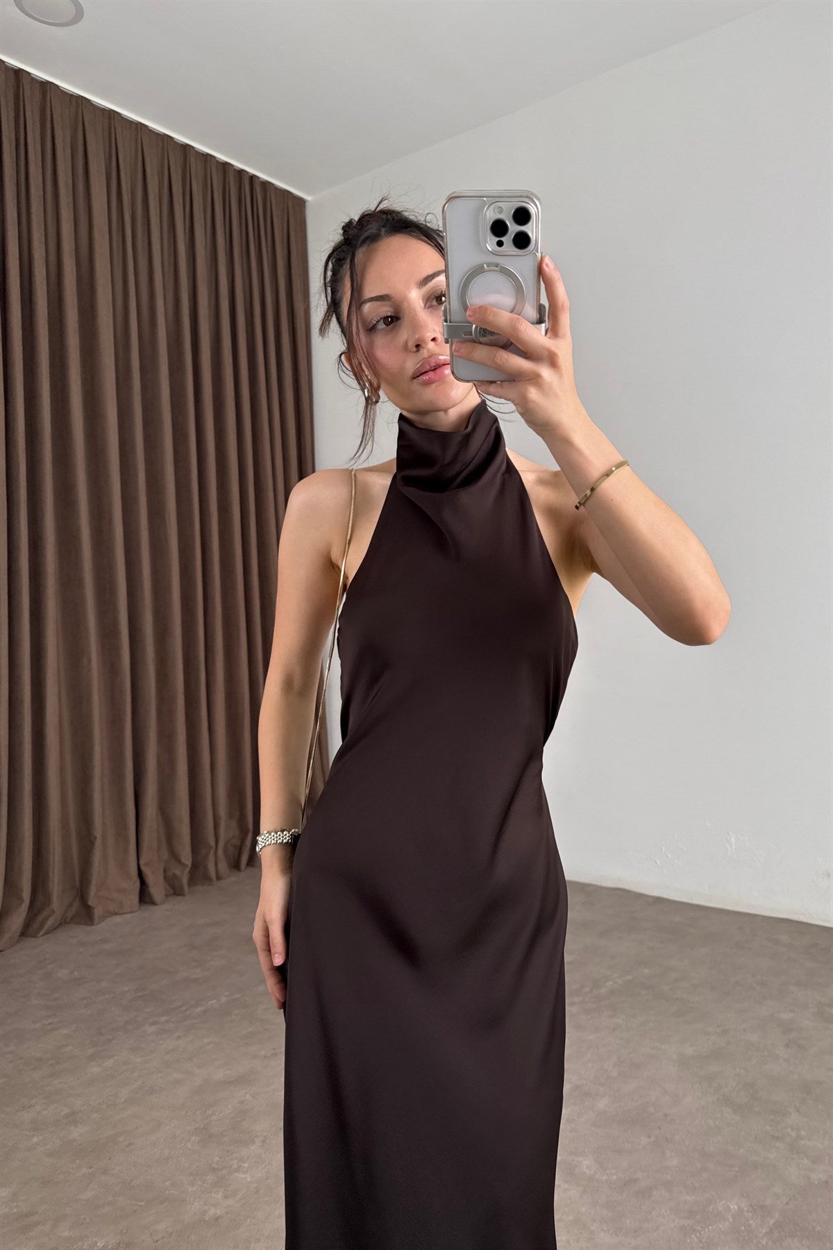 Halter Yaka Kuşaklı Acı Kahve Saten Midi Elbise
