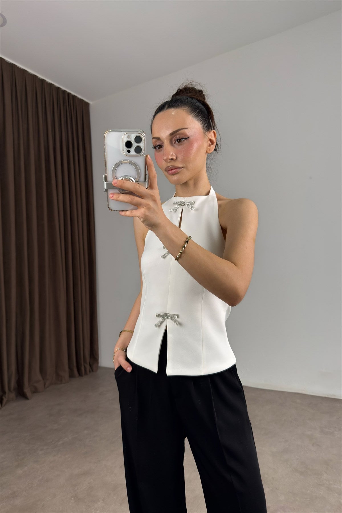Halter Yaka Taşlı Kurdeleli Crep Beyaz Bluz