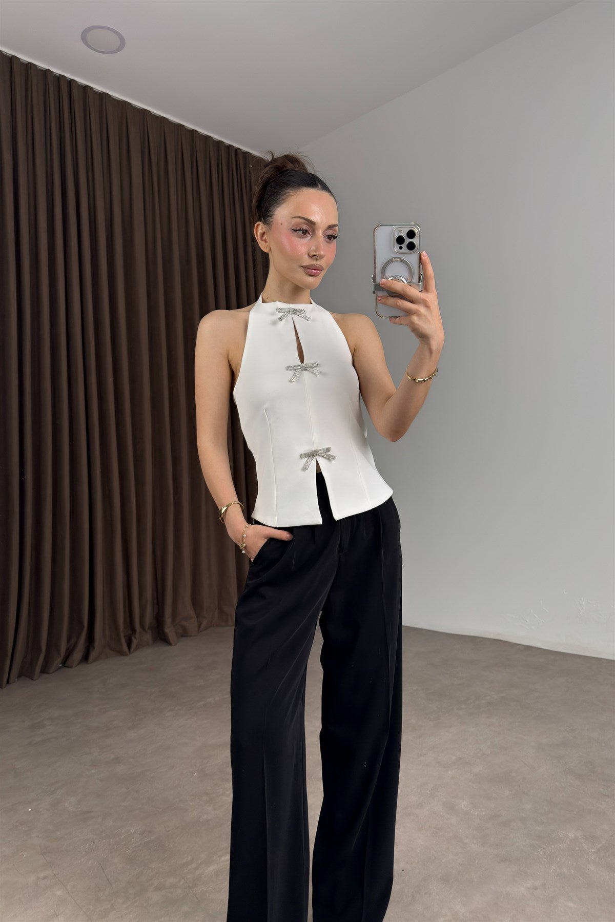 Halter Yaka Taşlı Kurdeleli Crep Beyaz Bluz