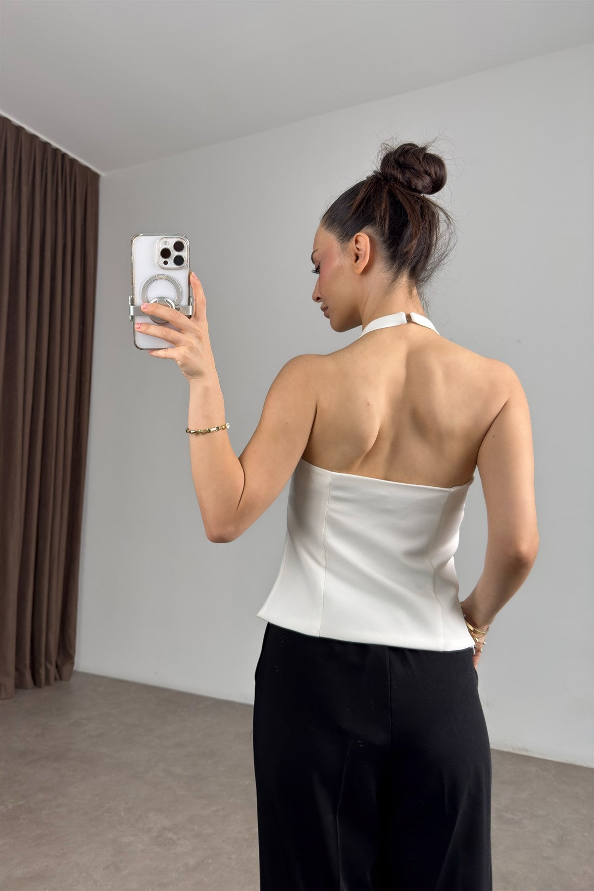Halter Yaka Taşlı Kurdeleli Crep Beyaz Bluz