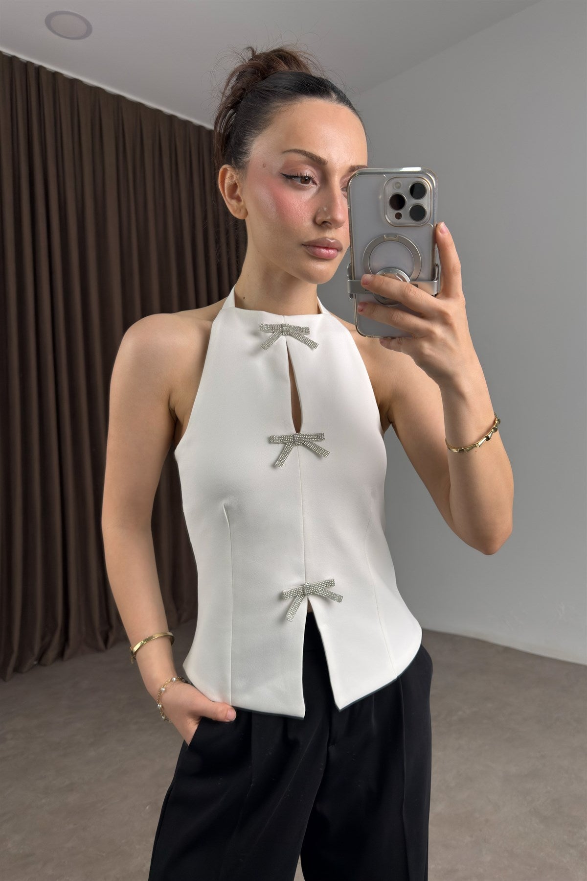 Halter Yaka Taşlı Kurdeleli Crep Beyaz Bluz