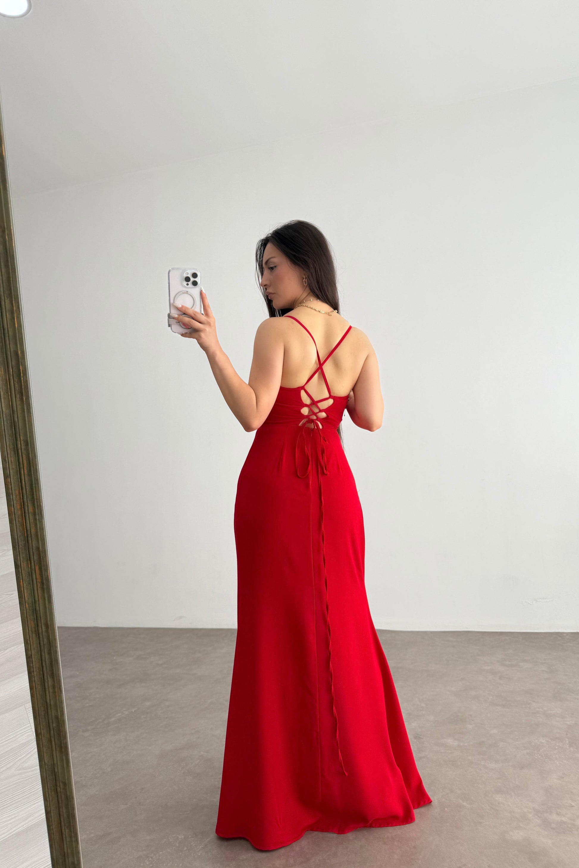 Anka Yırtmaç Detaylı Kırmızı Midi Elbise