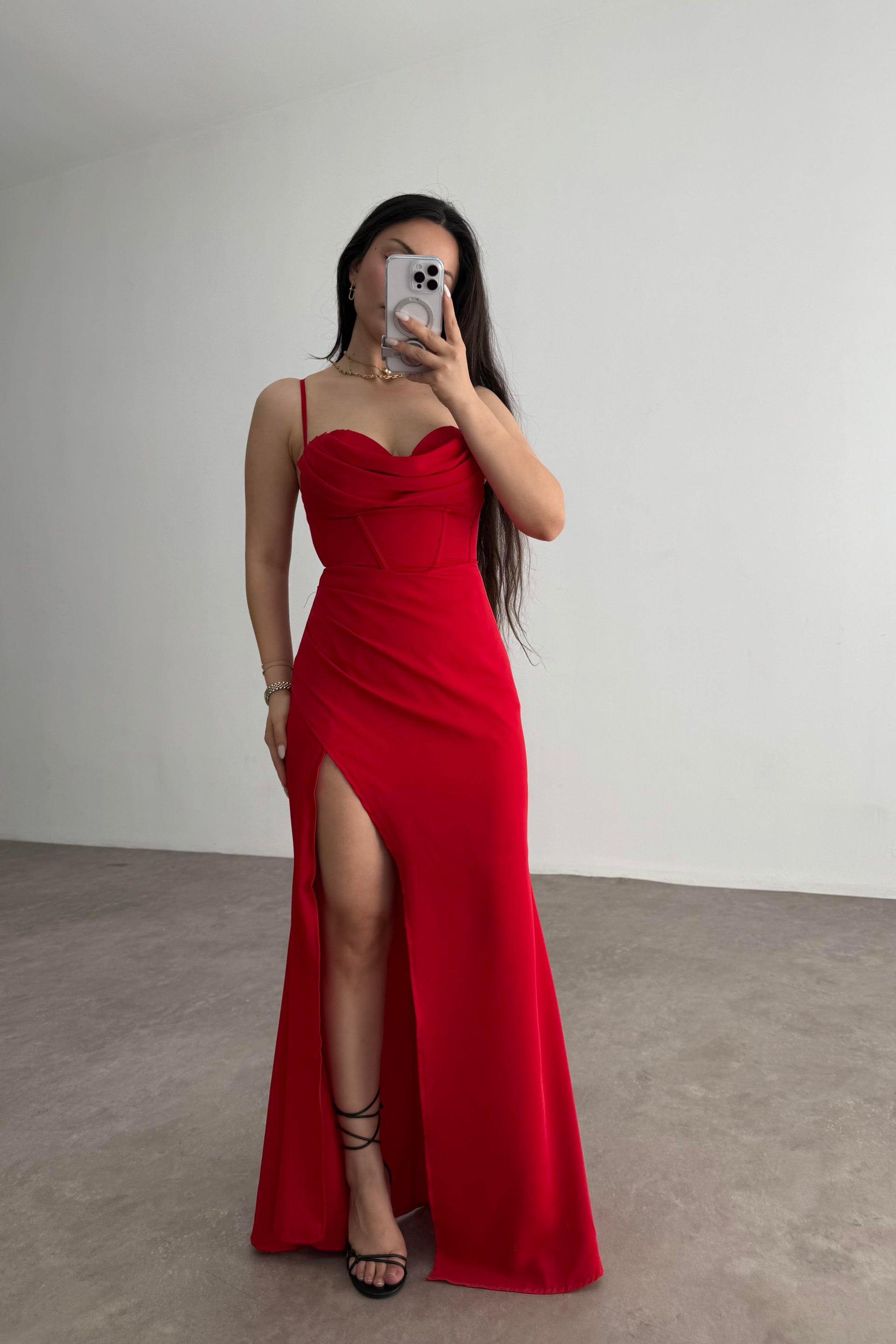 Anka Yırtmaç Detaylı Kırmızı Midi Elbise