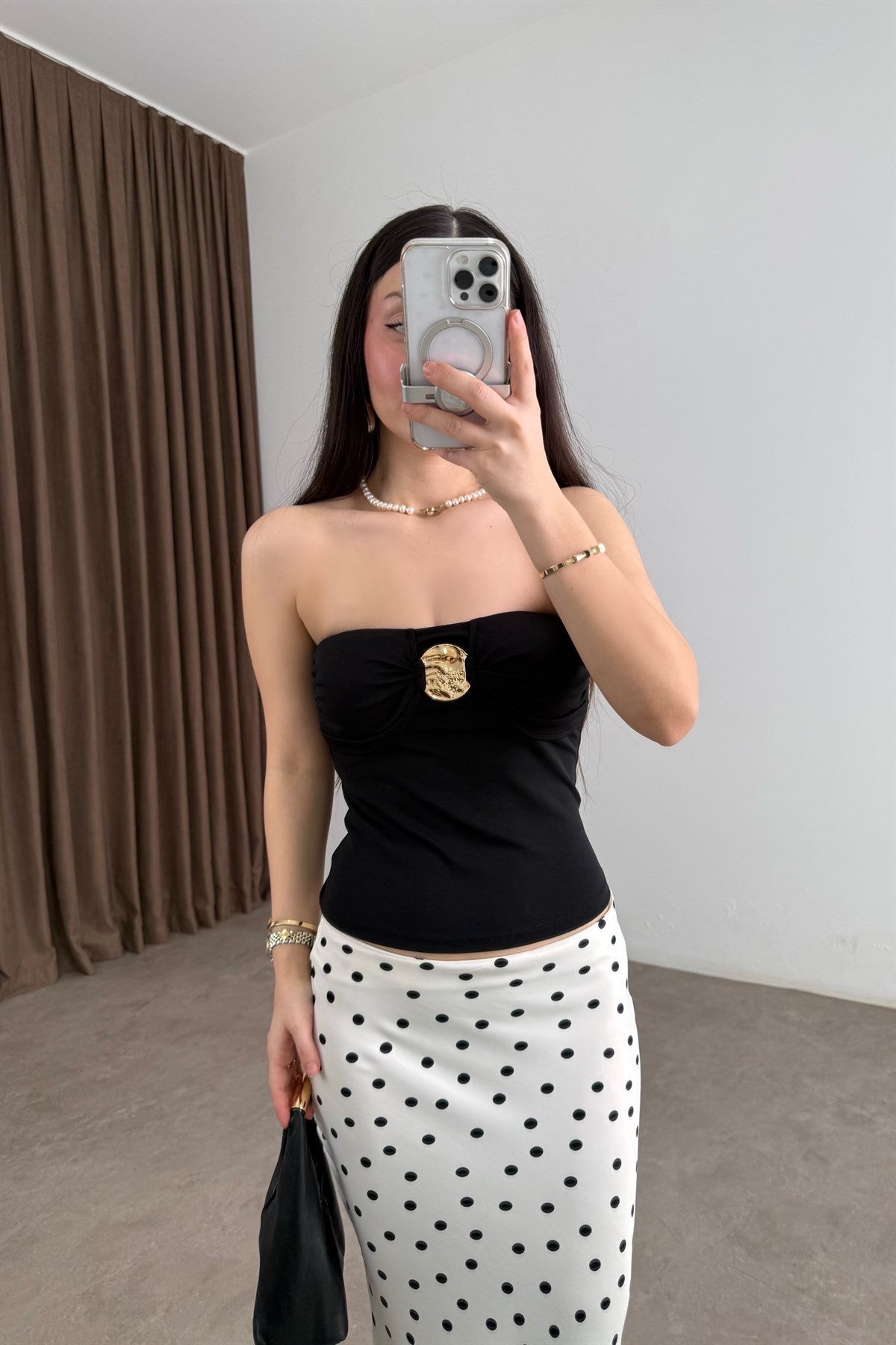 Hm Orijinal Gold Toka Detaylı Siyah Straplez Bluz