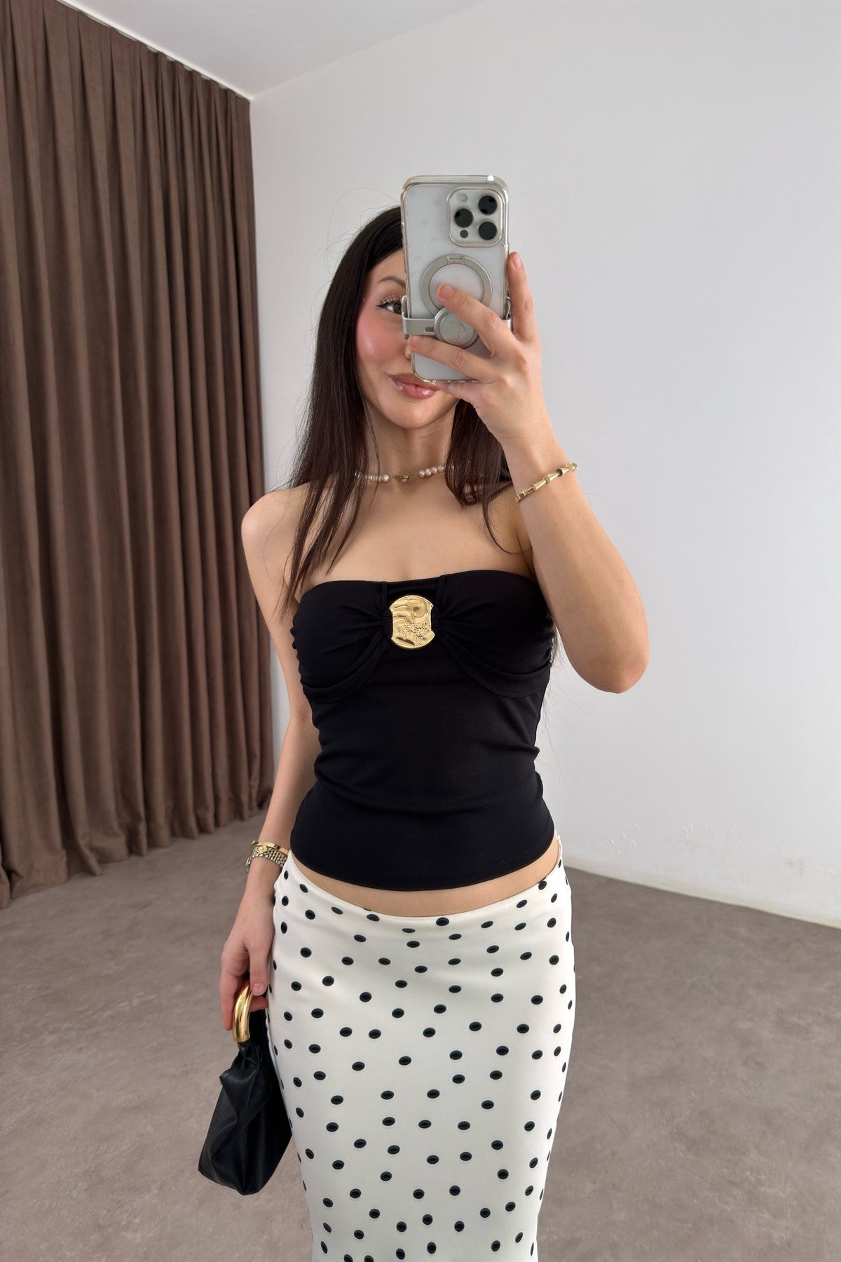 Hm Orijinal Gold Toka Detaylı Siyah Straplez Bluz