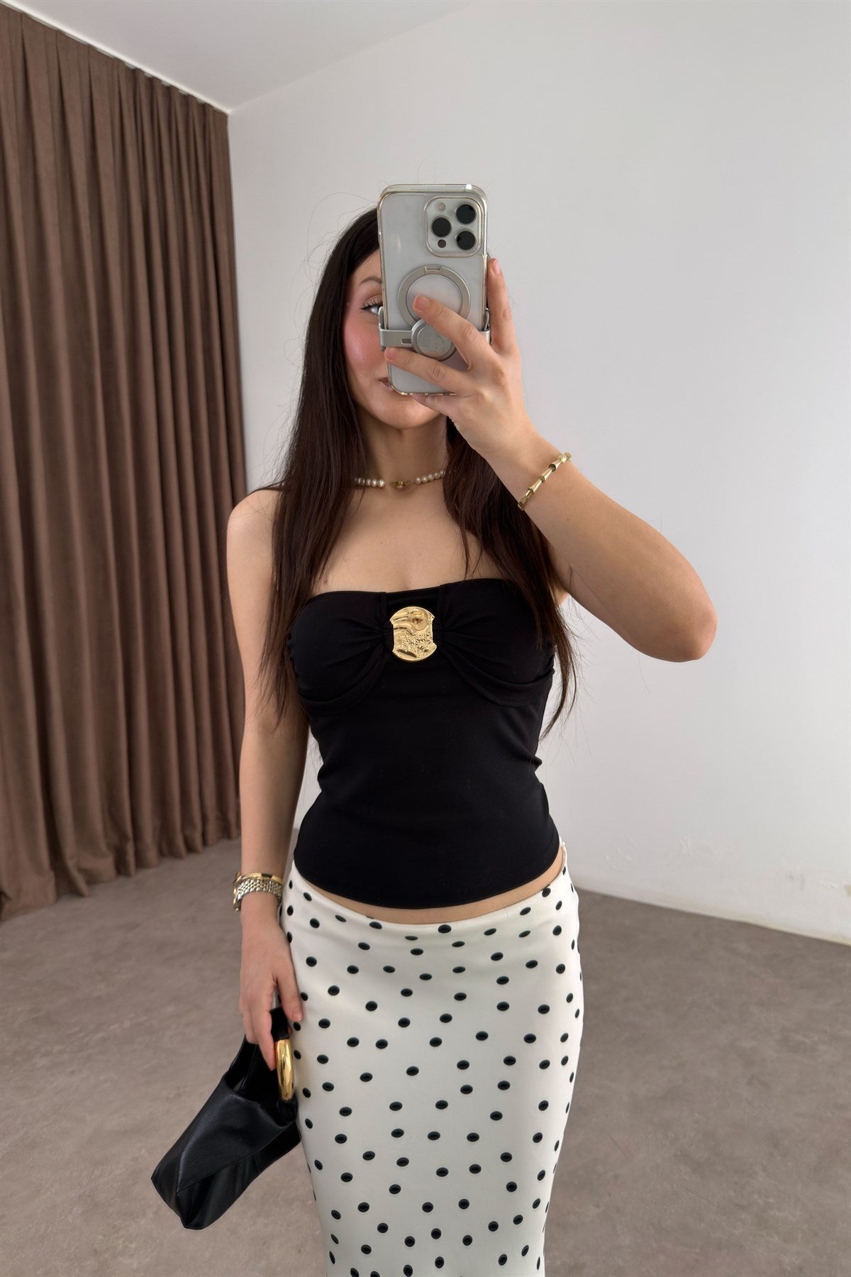 Hm Orijinal Gold Toka Detaylı Siyah Straplez Bluz