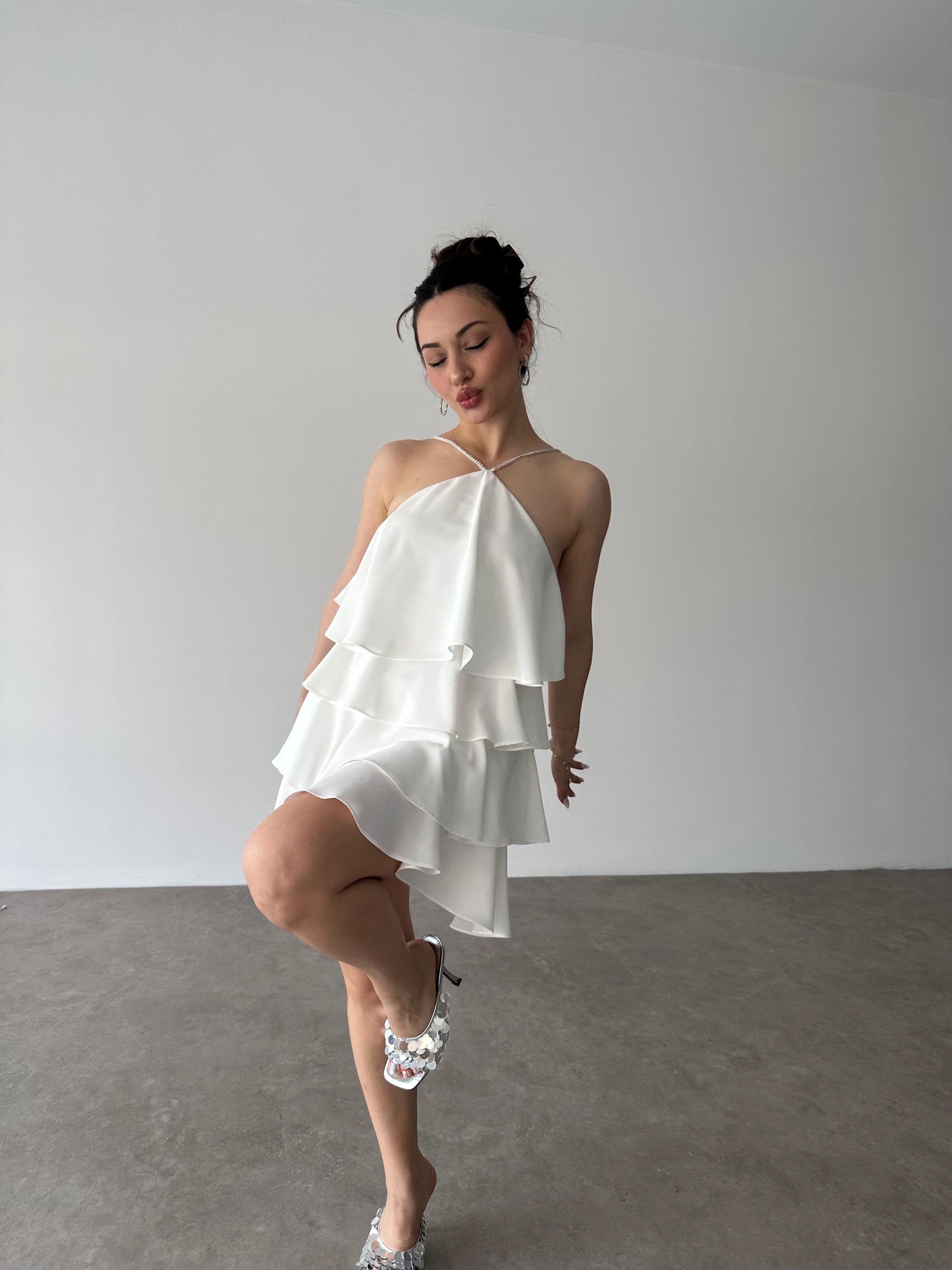 Katlı Bridal Mini Elbise Halter Yaka Taş Detaylı Astarlı