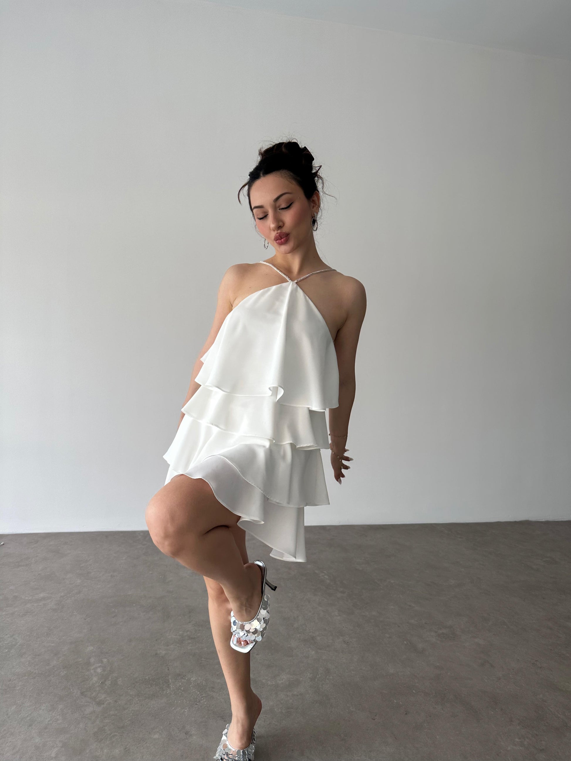 Katlı Bridal Mini Elbise Halter Yaka Taş Detaylı Astarlı