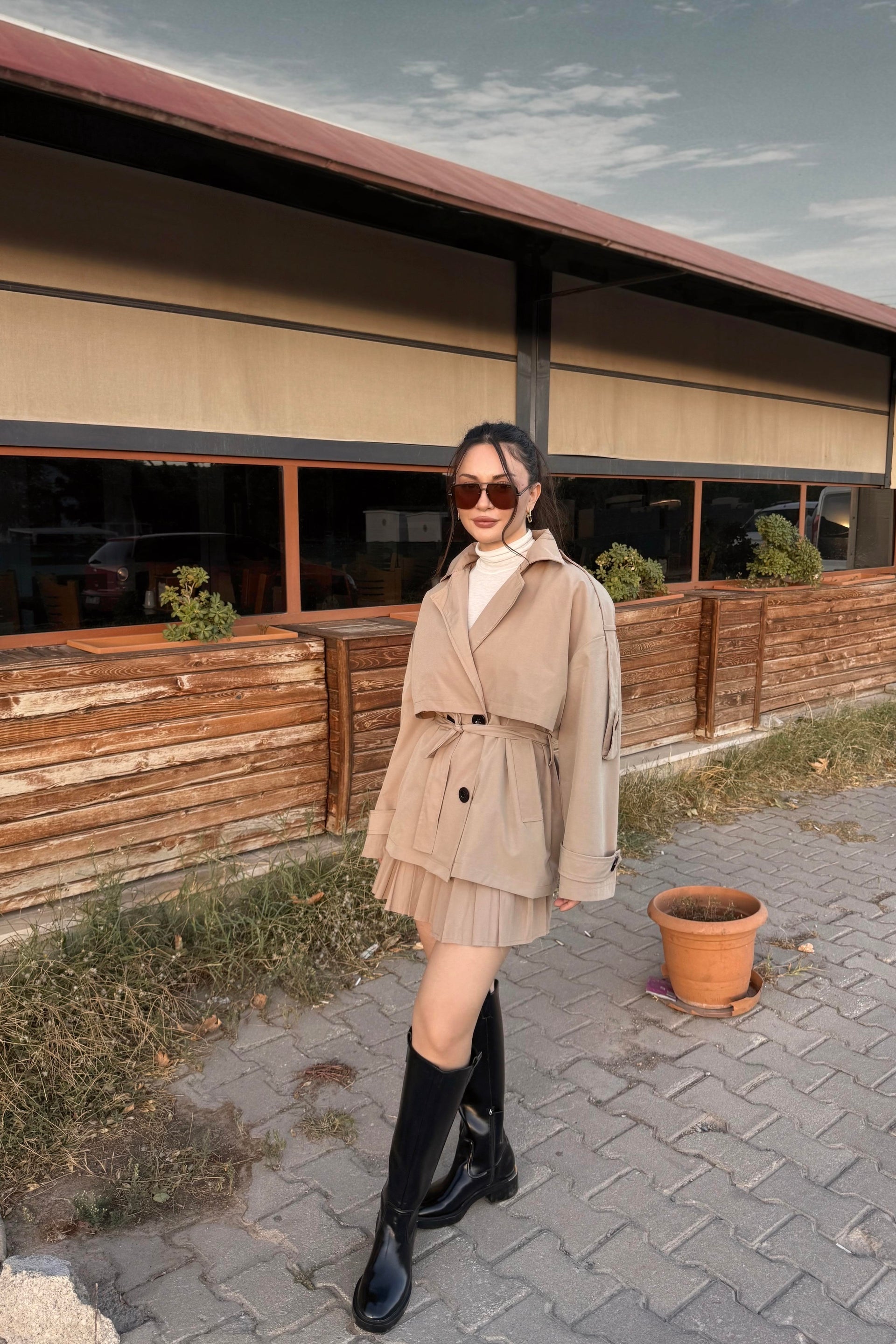 Kısa Kuşaklı Kruvaze Camel Trençkot