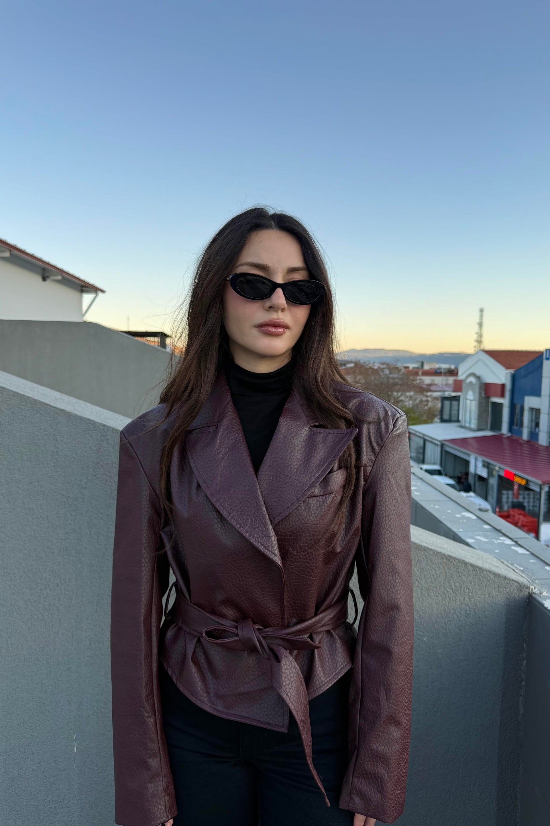 Kruvaze Vatkalı Kuşaklı Bordo Deri Ceket