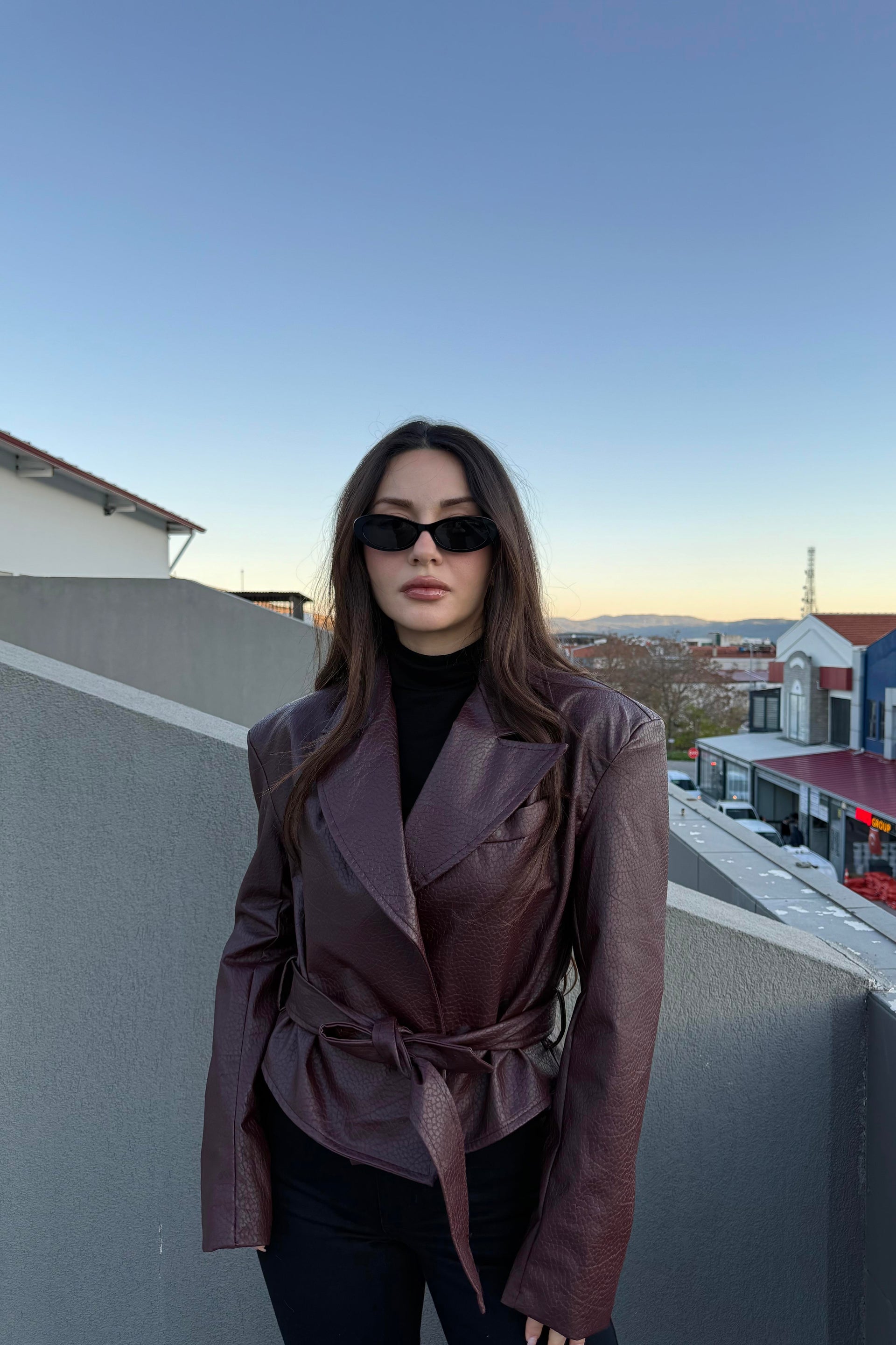 Kruvaze Vatkalı Kuşaklı Bordo Deri Ceket