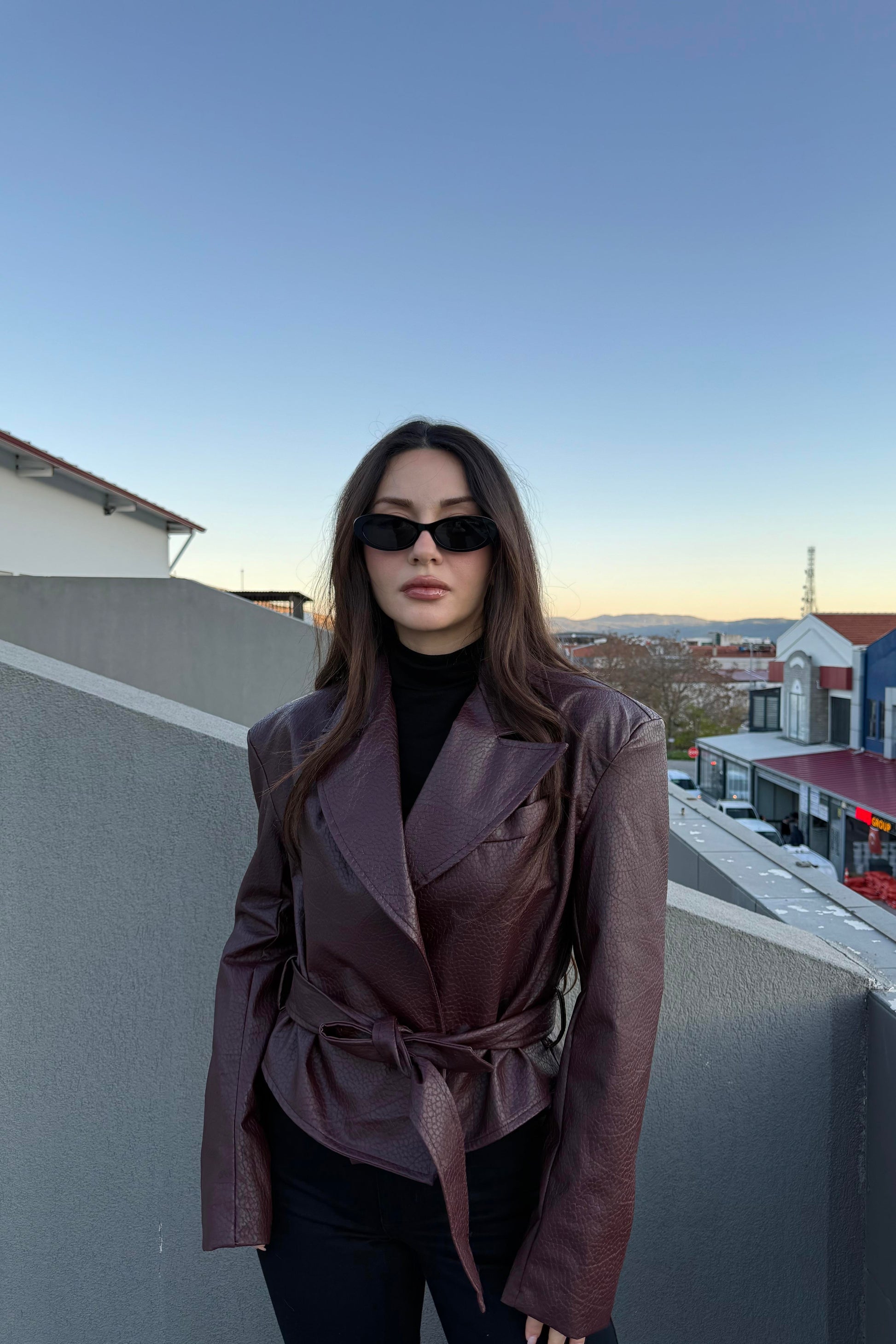 Kruvaze Vatkalı Kuşaklı Bordo Deri Ceket