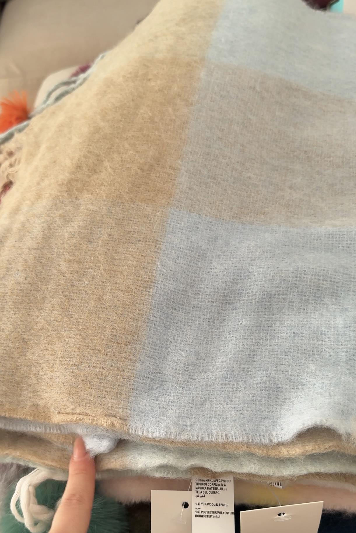 Oys. Kalın Ponpon Detaylı Renkli Atkı