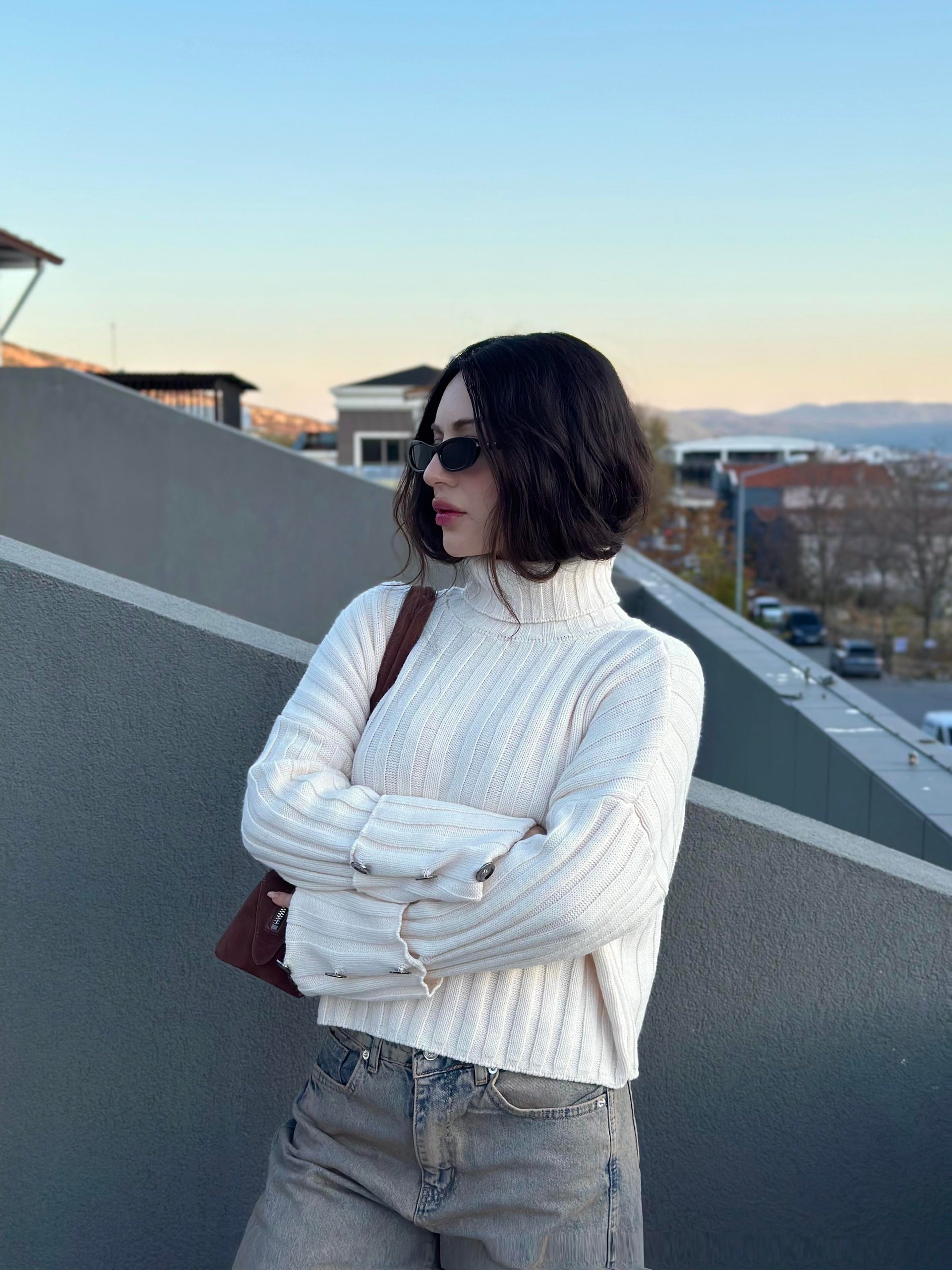 Premium Düğme Detaylı Ekru Kazak