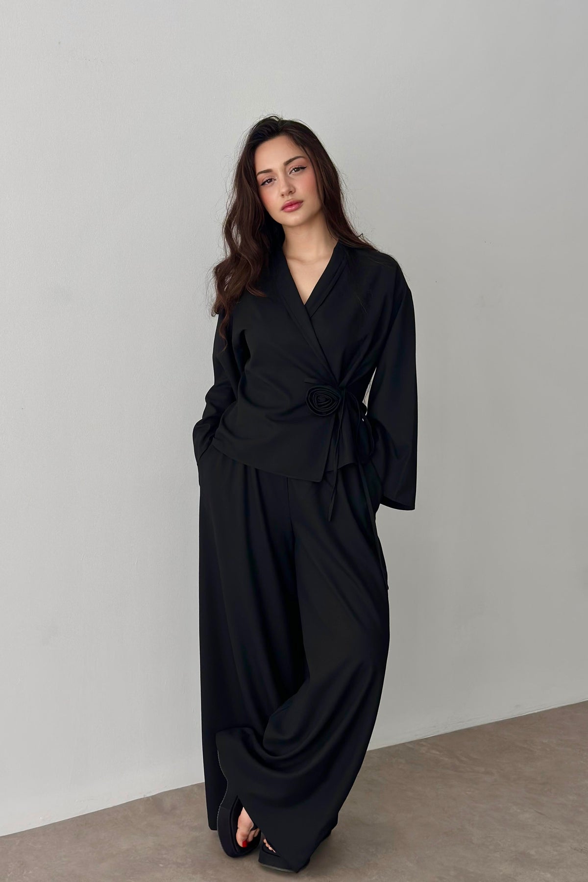 Premium Gül Detaylı Kimono Takım Siyah