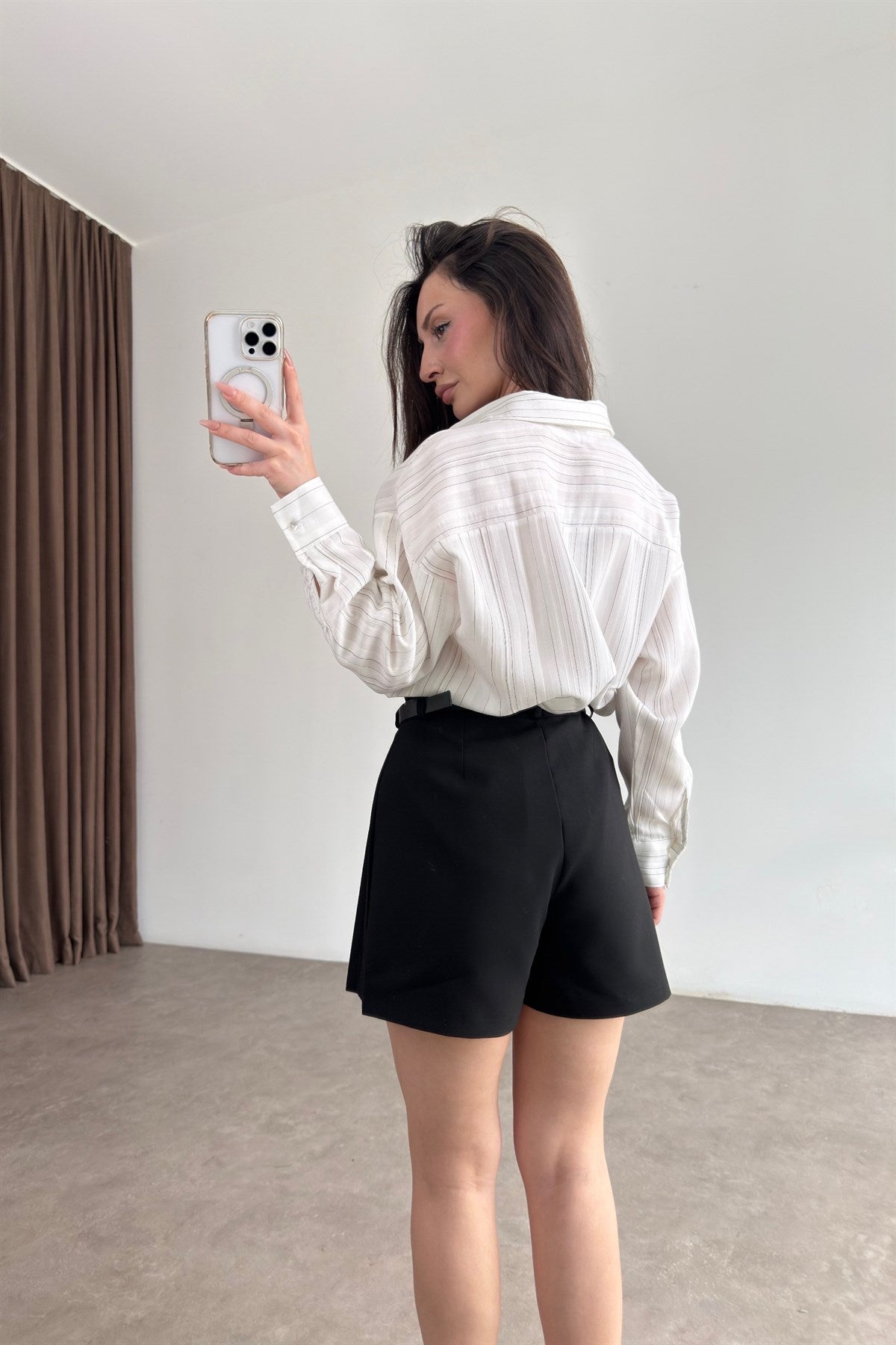 Premium Gümüş Kemerli Pileli Siyah Şort
