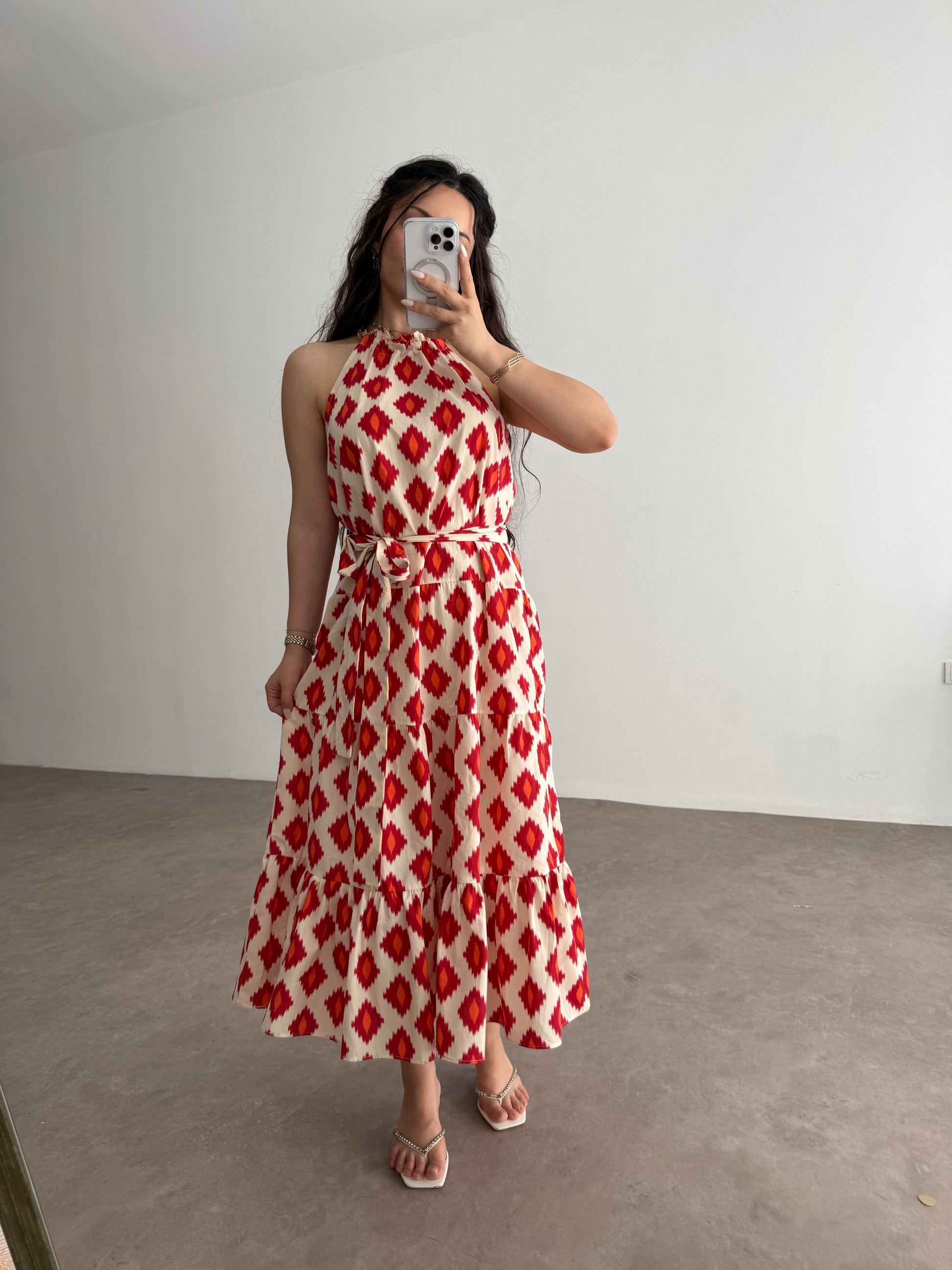 Premium Halter Yaka Kuşaklı Kırmızı Desenli Elbise