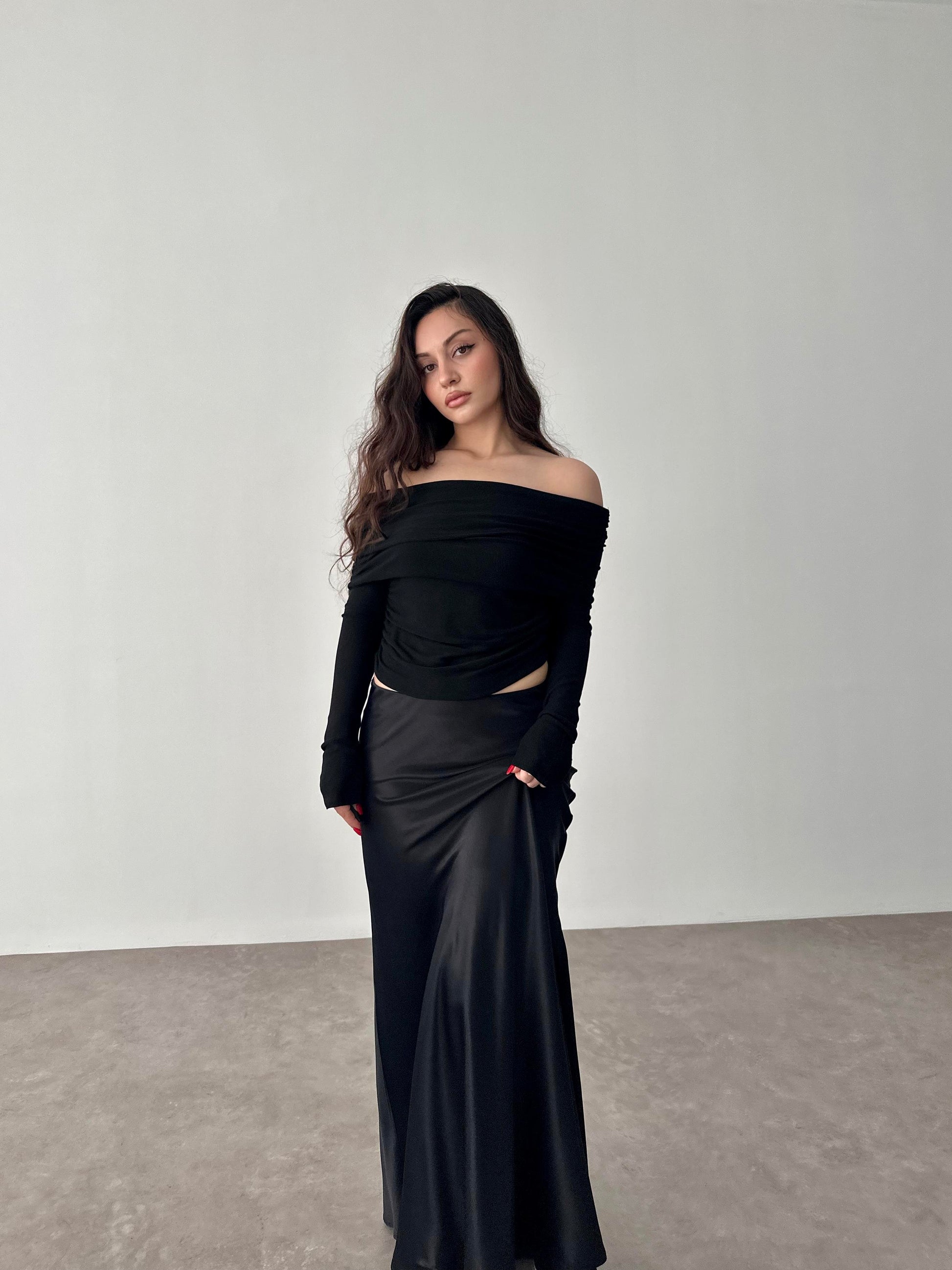 Premium İpek Saten Siyah Midi Etek