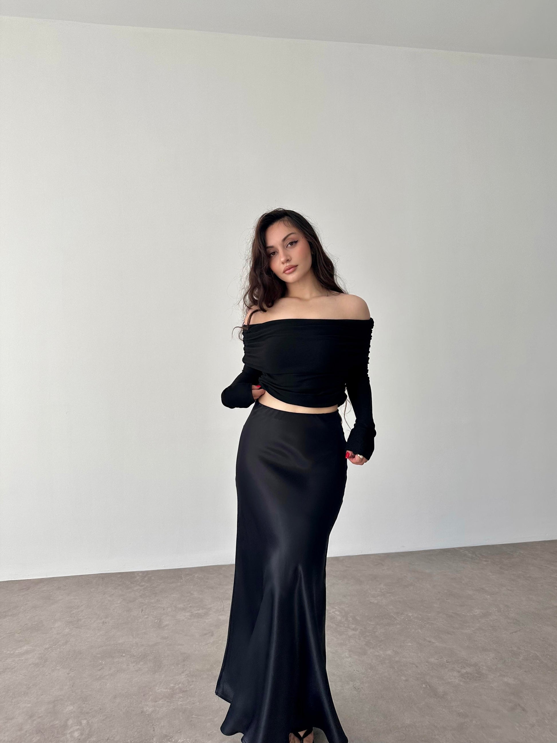 Premium İpek Saten Siyah Midi Etek