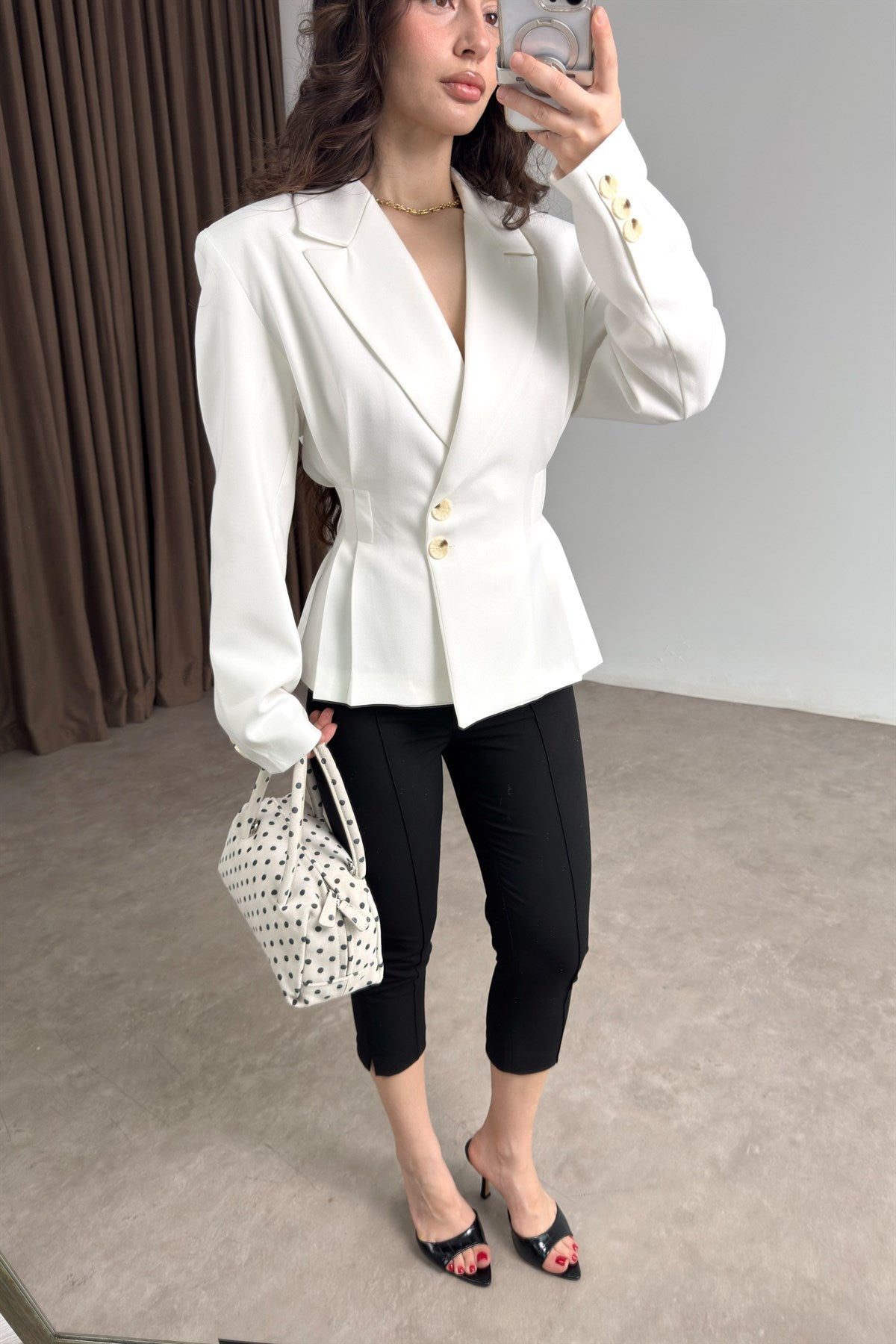 Premium Pileli Belden Oturtmalı Beyaz Blazer Ceket