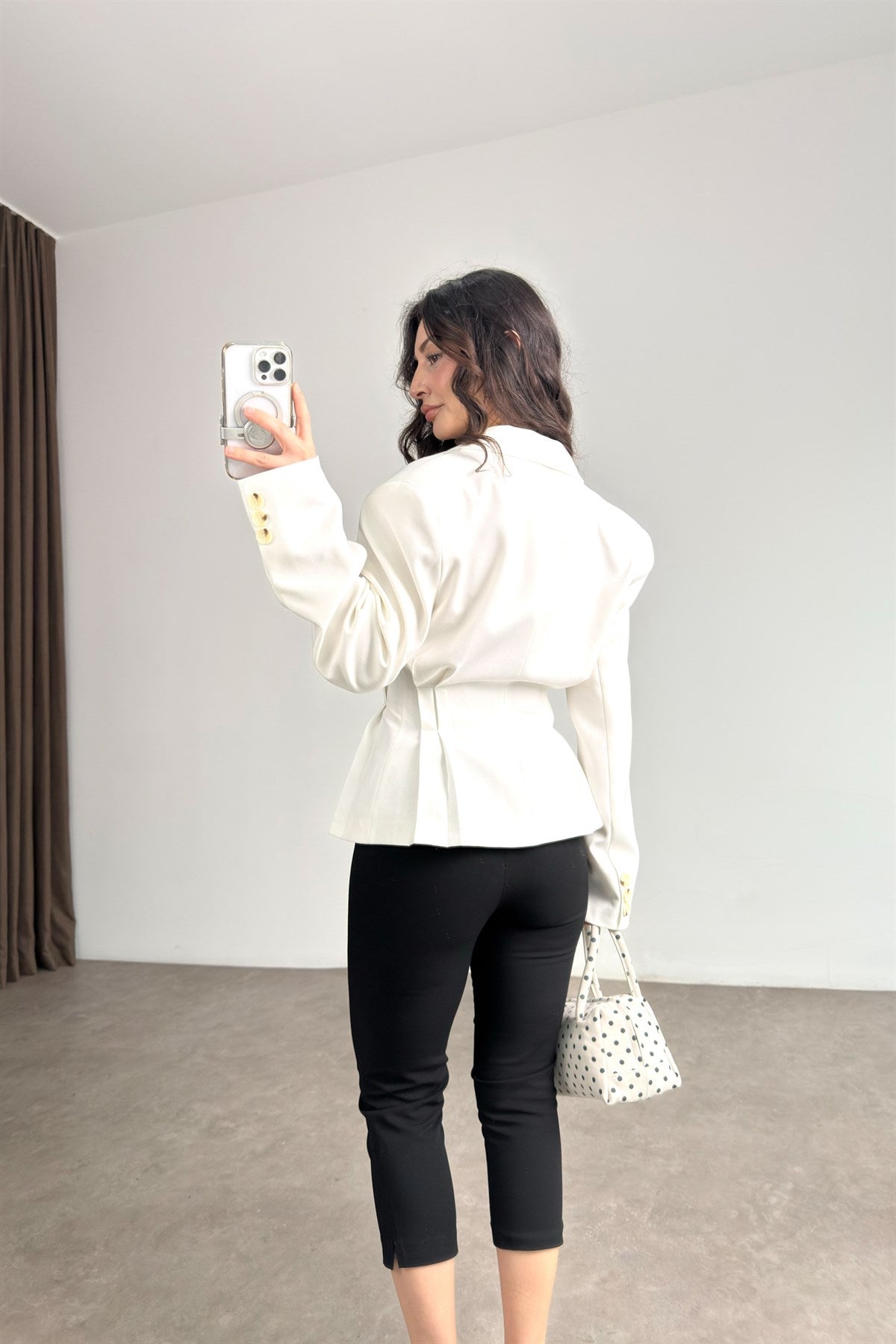 Premium Pileli Belden Oturtmalı Beyaz Blazer Ceket