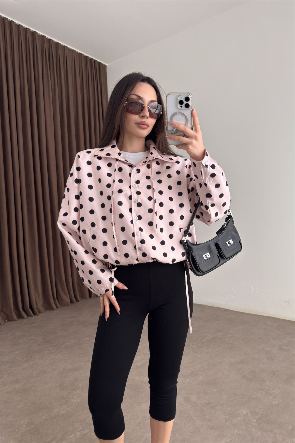 Premium Puantiyeli Dik Yakalı Büzgülü Pembe Yağmurluk
