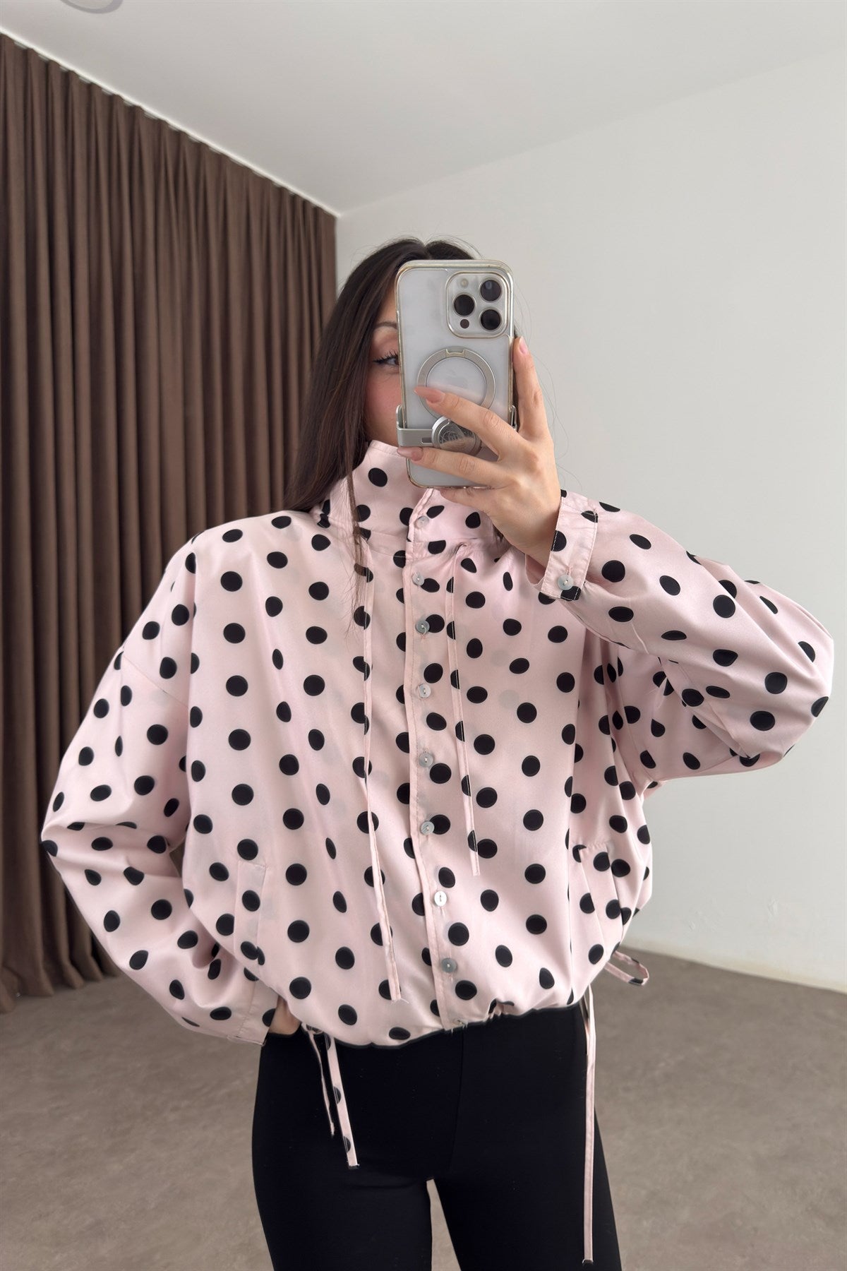 Premium Puantiyeli Dik Yakalı Büzgülü Pembe Yağmurluk