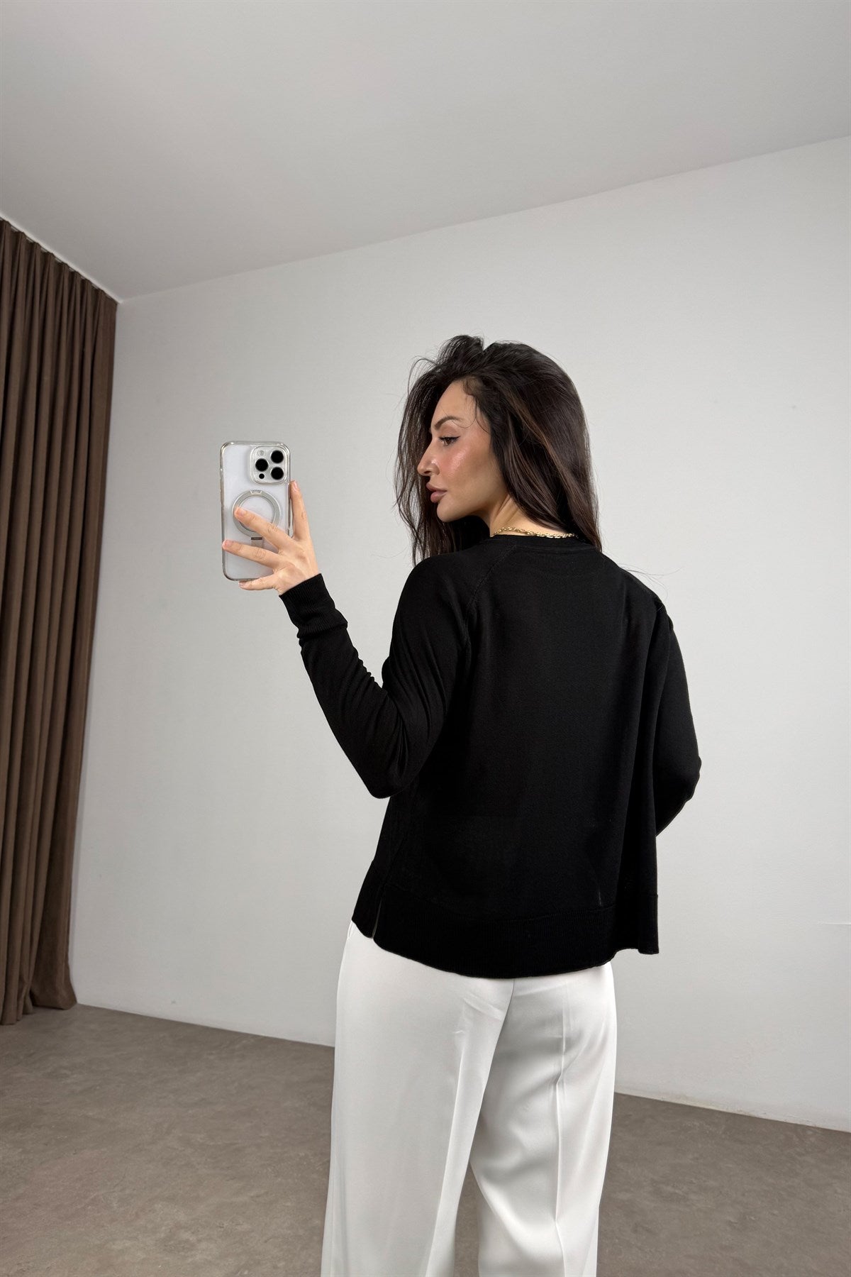 Premium Ribanalı Yırtmaçlı Yuvarlak Yaka Siyah Bluz