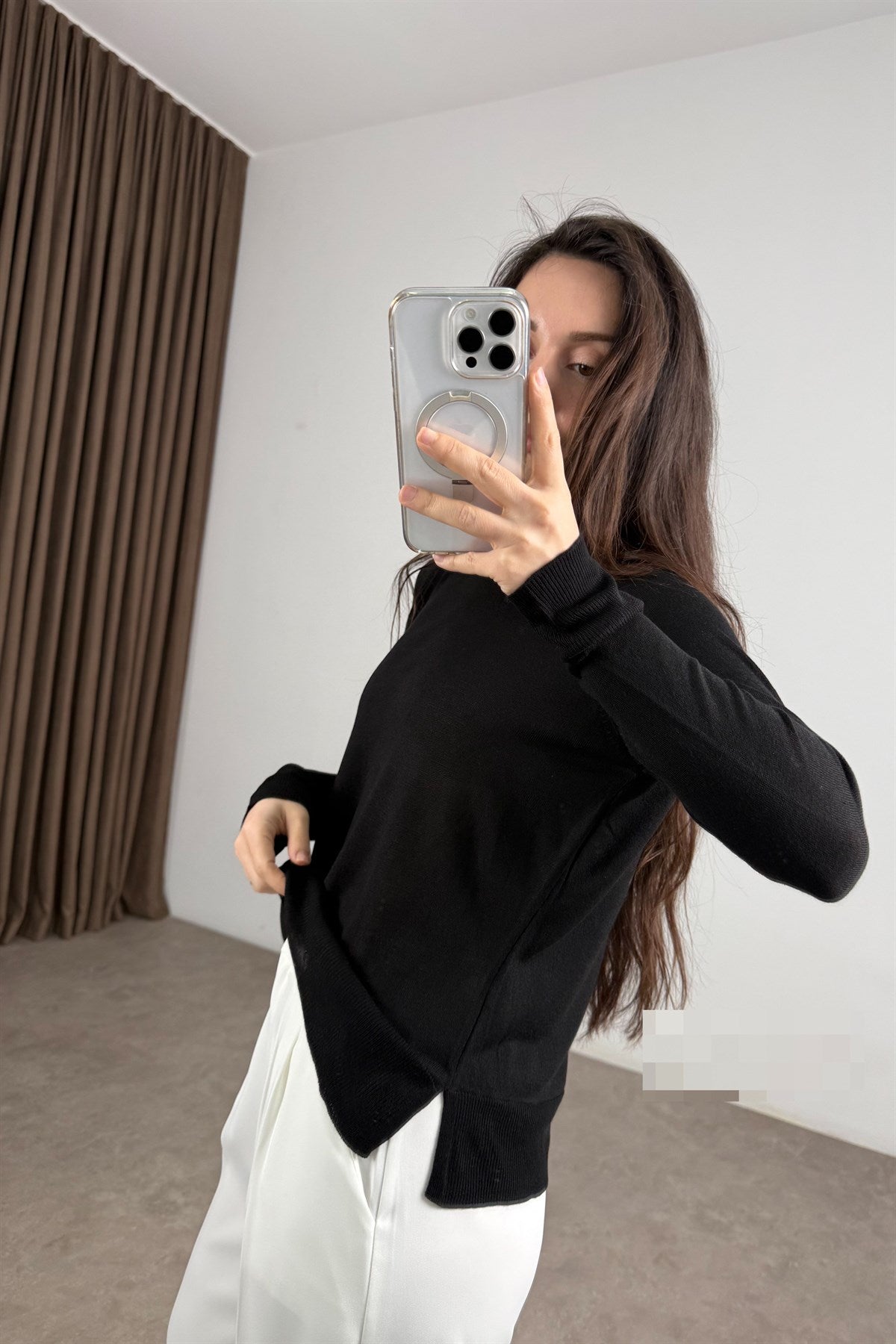 Premium Ribanalı Yırtmaçlı Yuvarlak Yaka Siyah Bluz