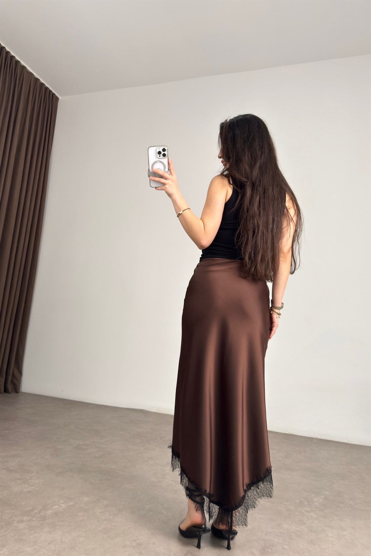 Premium Yırtmaçlı Dantelli Kahve Saten Etek