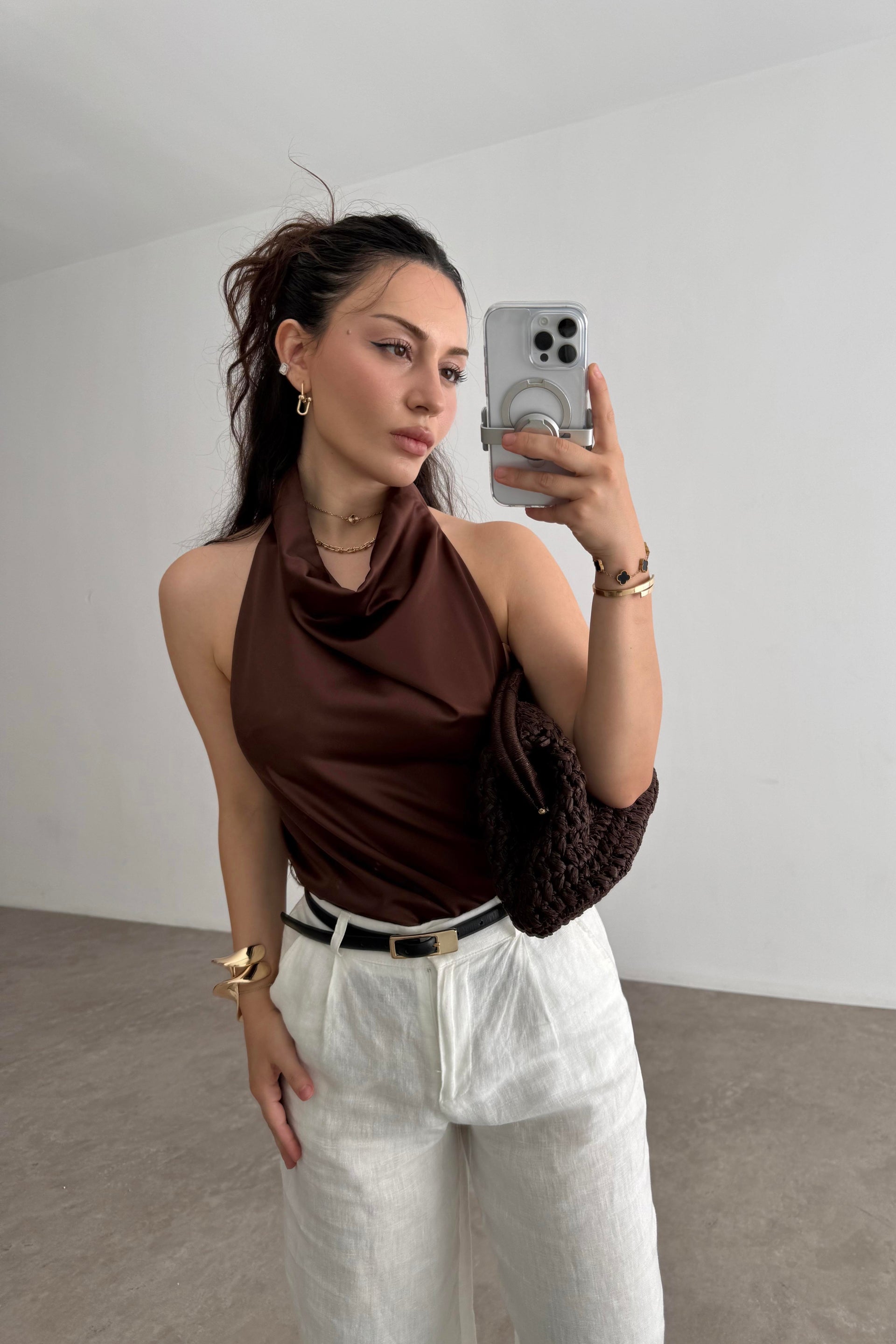 Saten Degaje Sırt Dekolteli Kahve Bluz