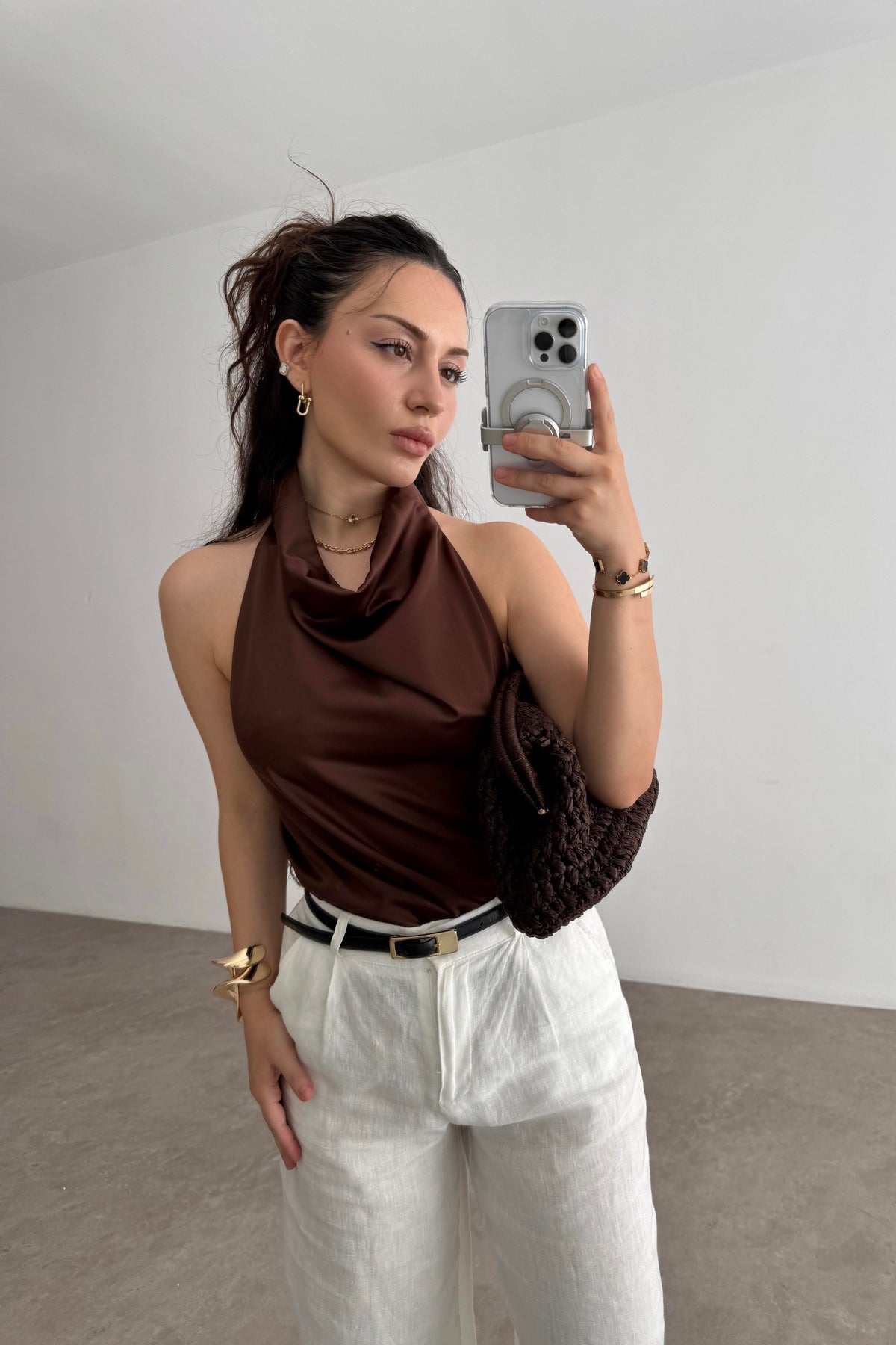 Saten Degaje Sırt Dekolteli Kahve Bluz
