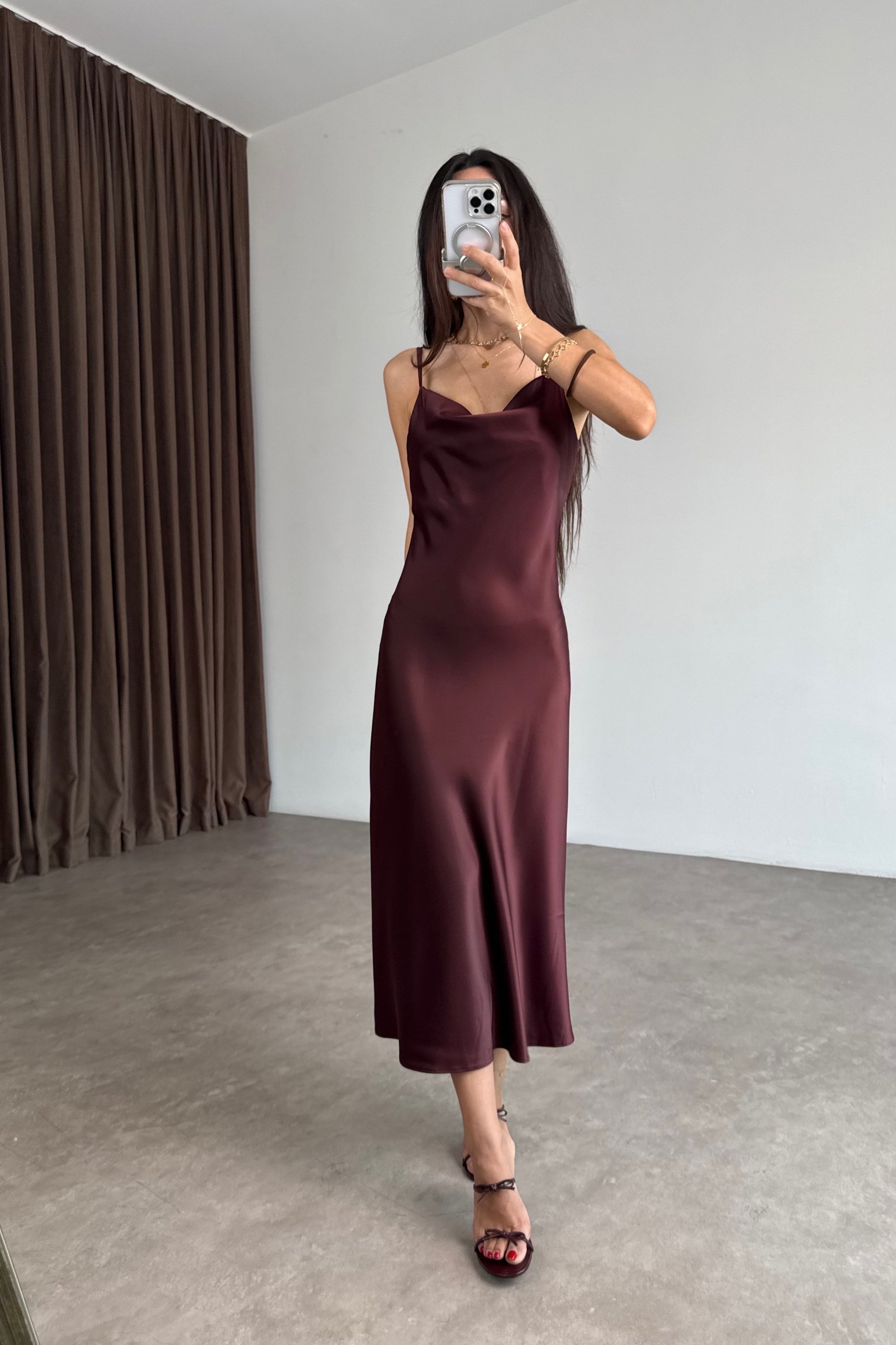 Saten Askılı Bordo Midi Elbise