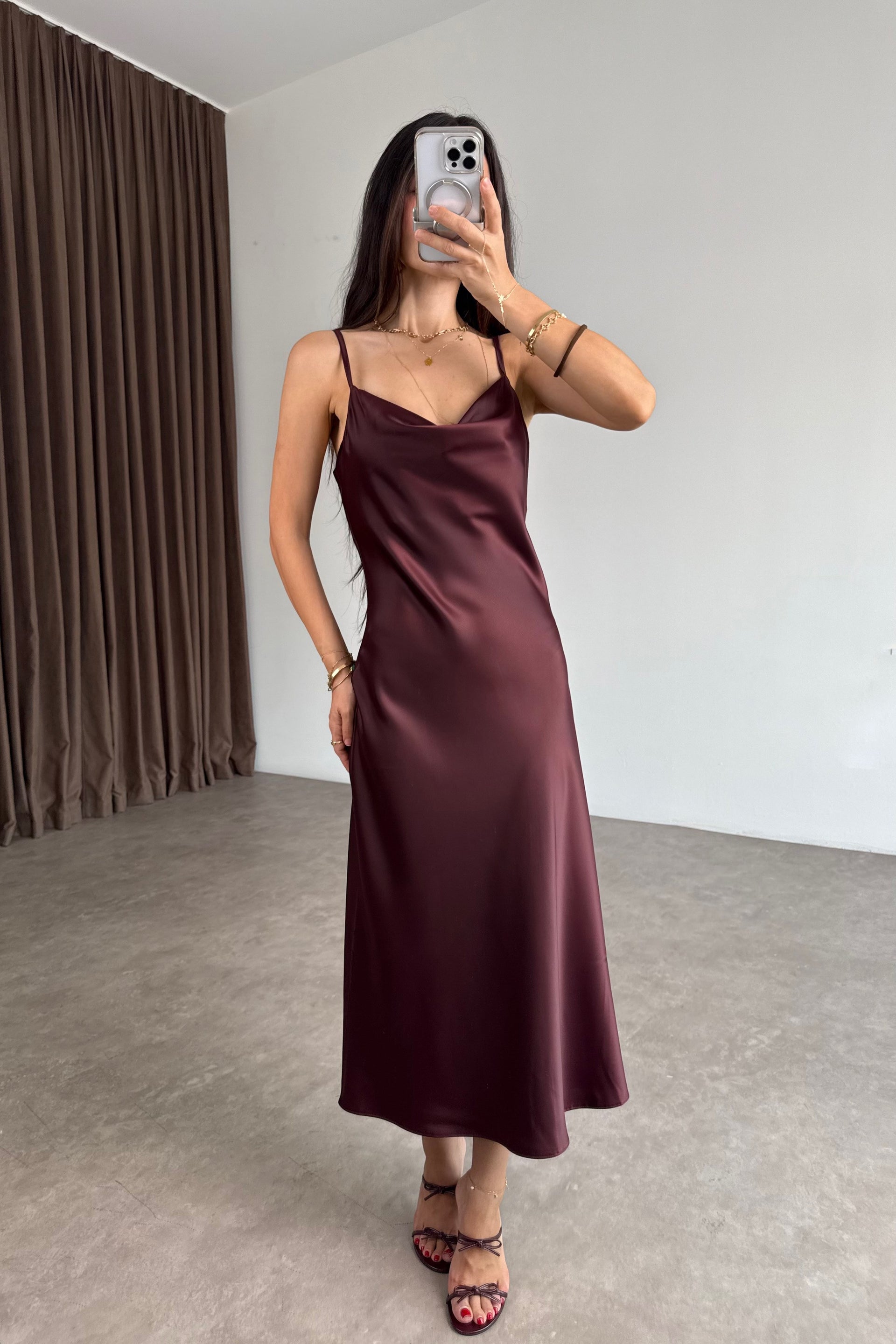 Saten Askılı Bordo Midi Elbise
