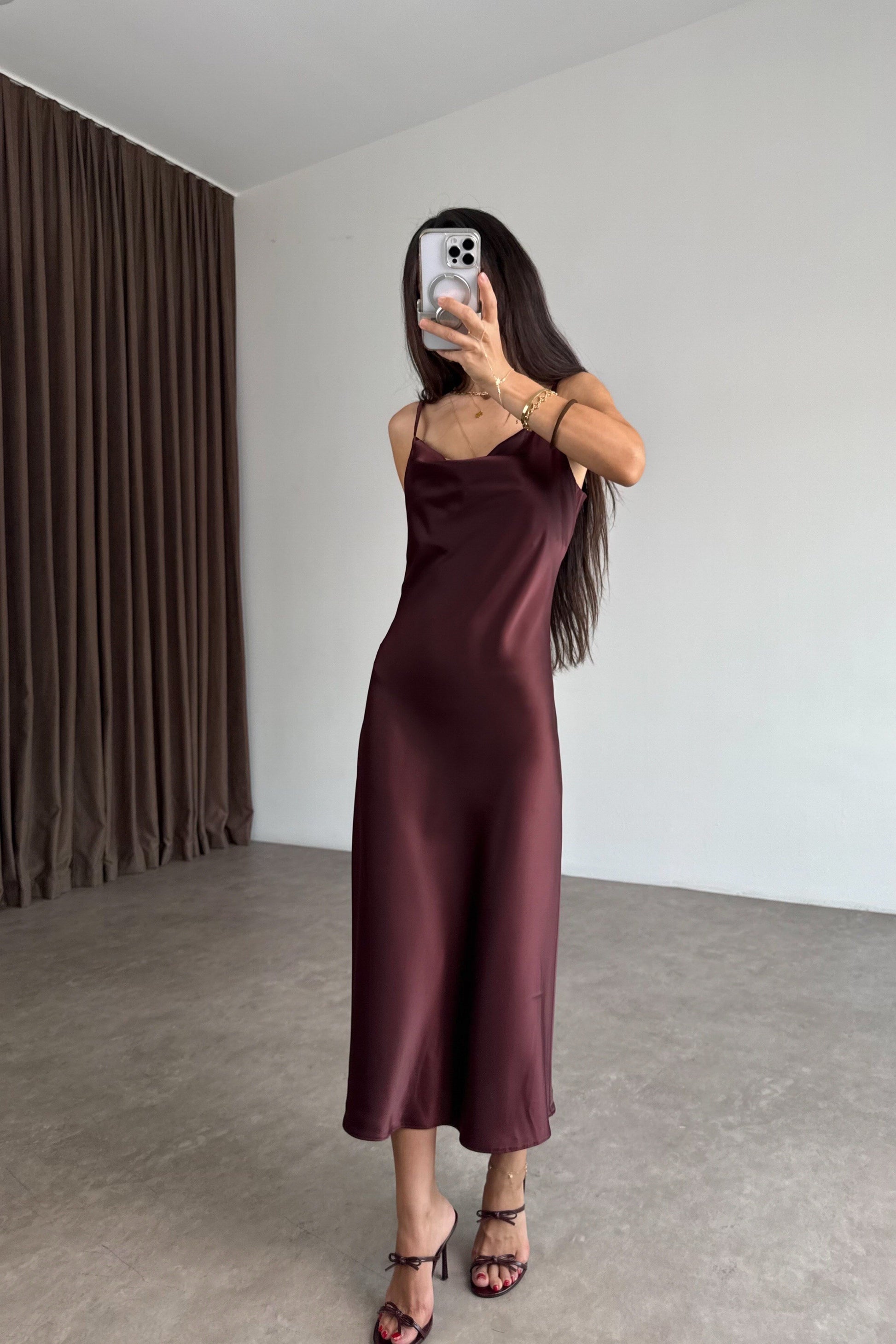 Saten Askılı Bordo Midi Elbise