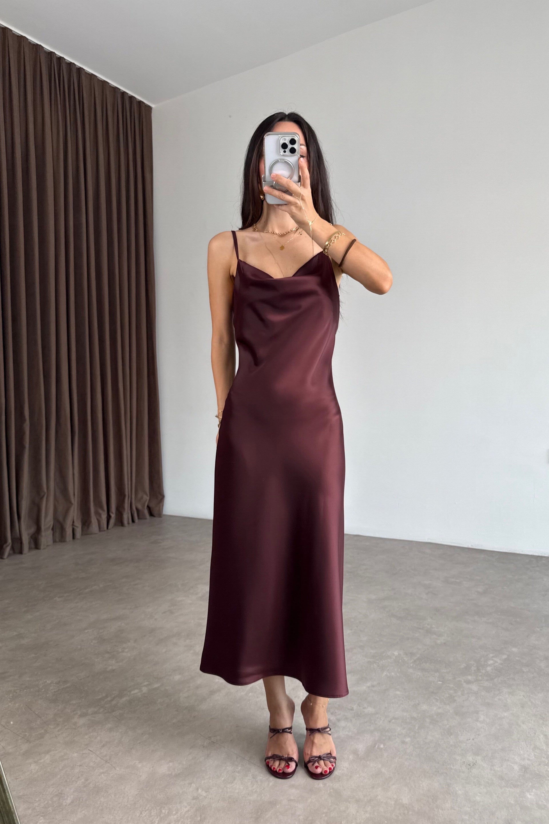 Saten Askılı Bordo Midi Elbise