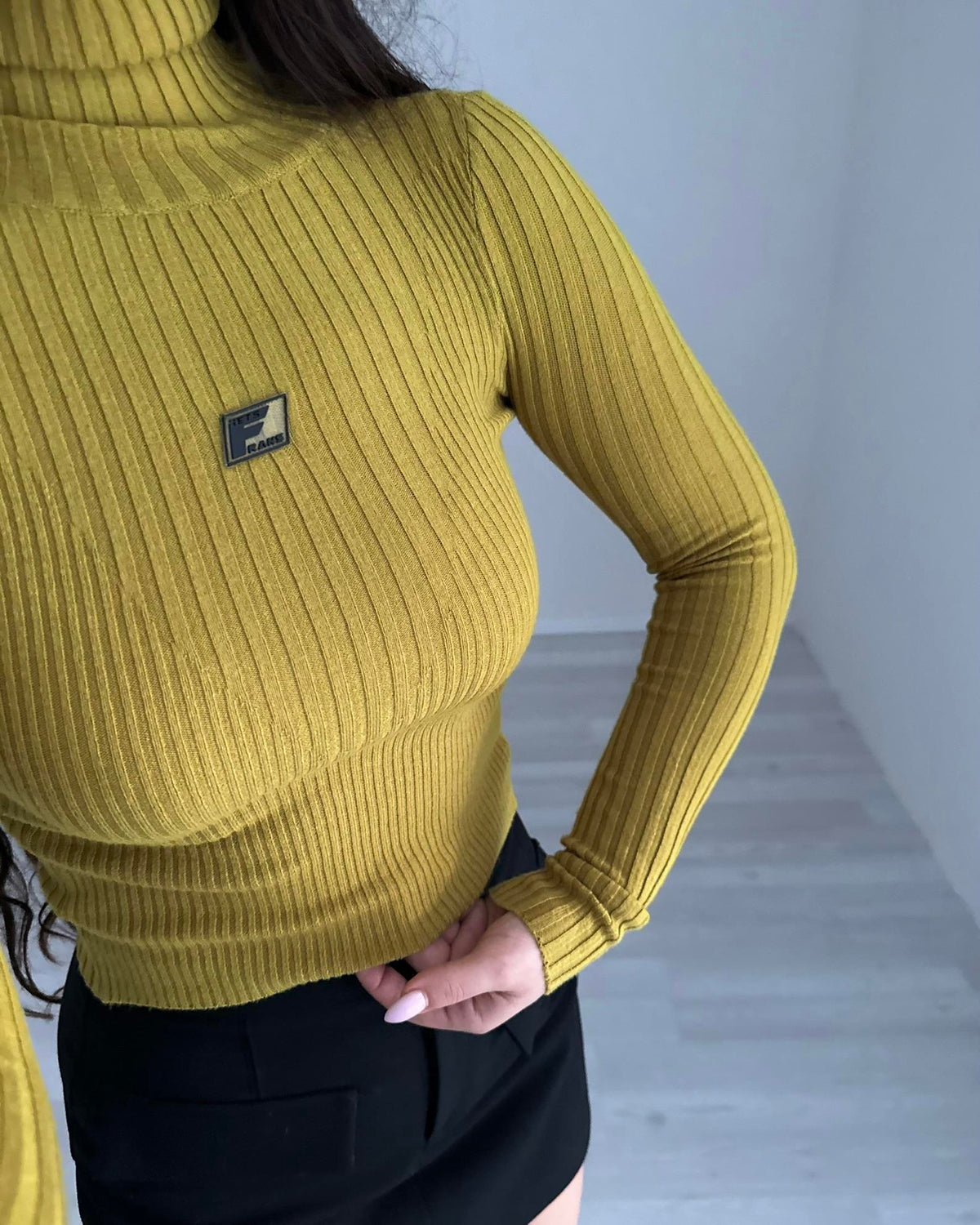 Urban Outfitters Yağ Yeşili Dik Yaka Bluz