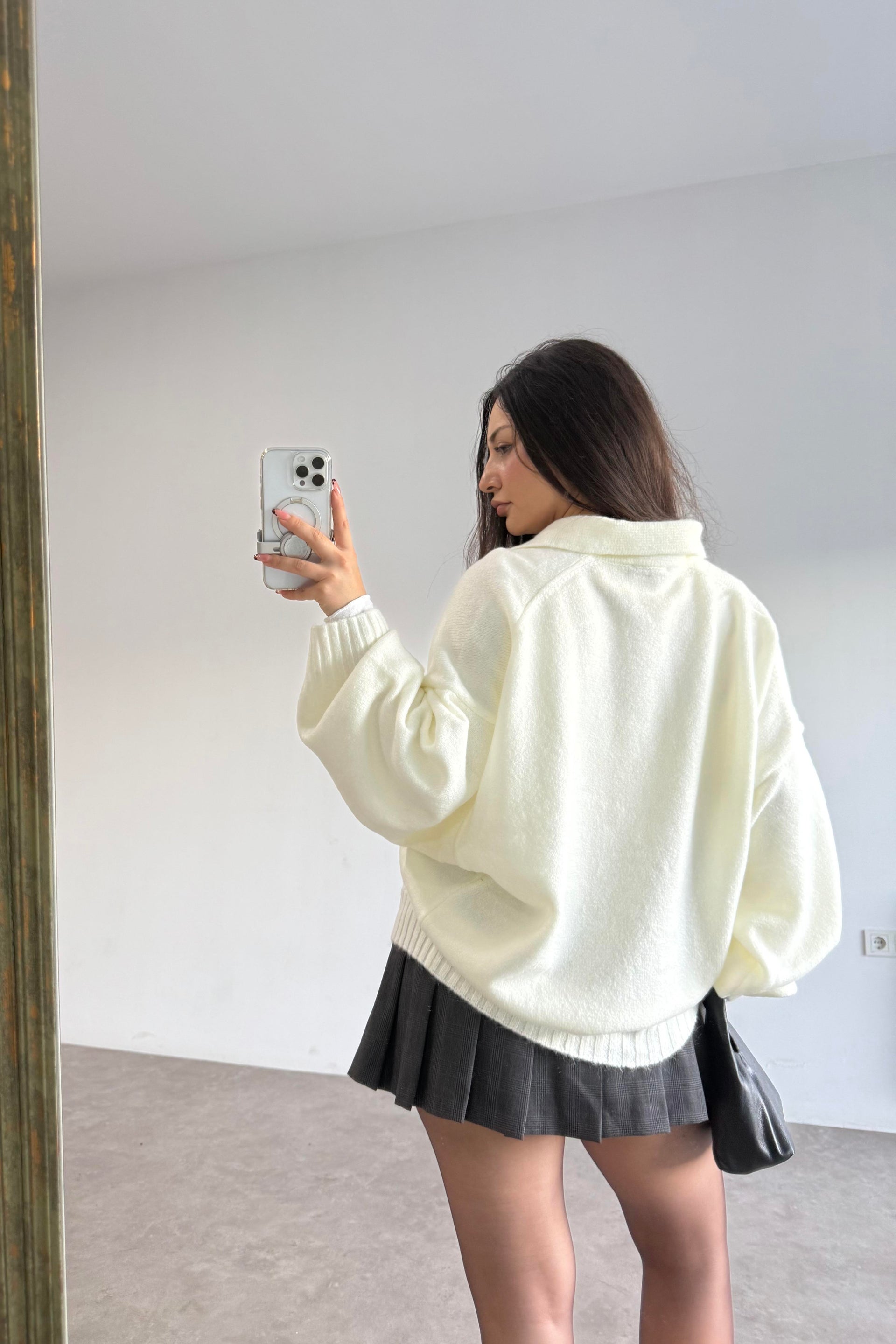 Yakalı Düğmeli Ekru Oversize Kazak