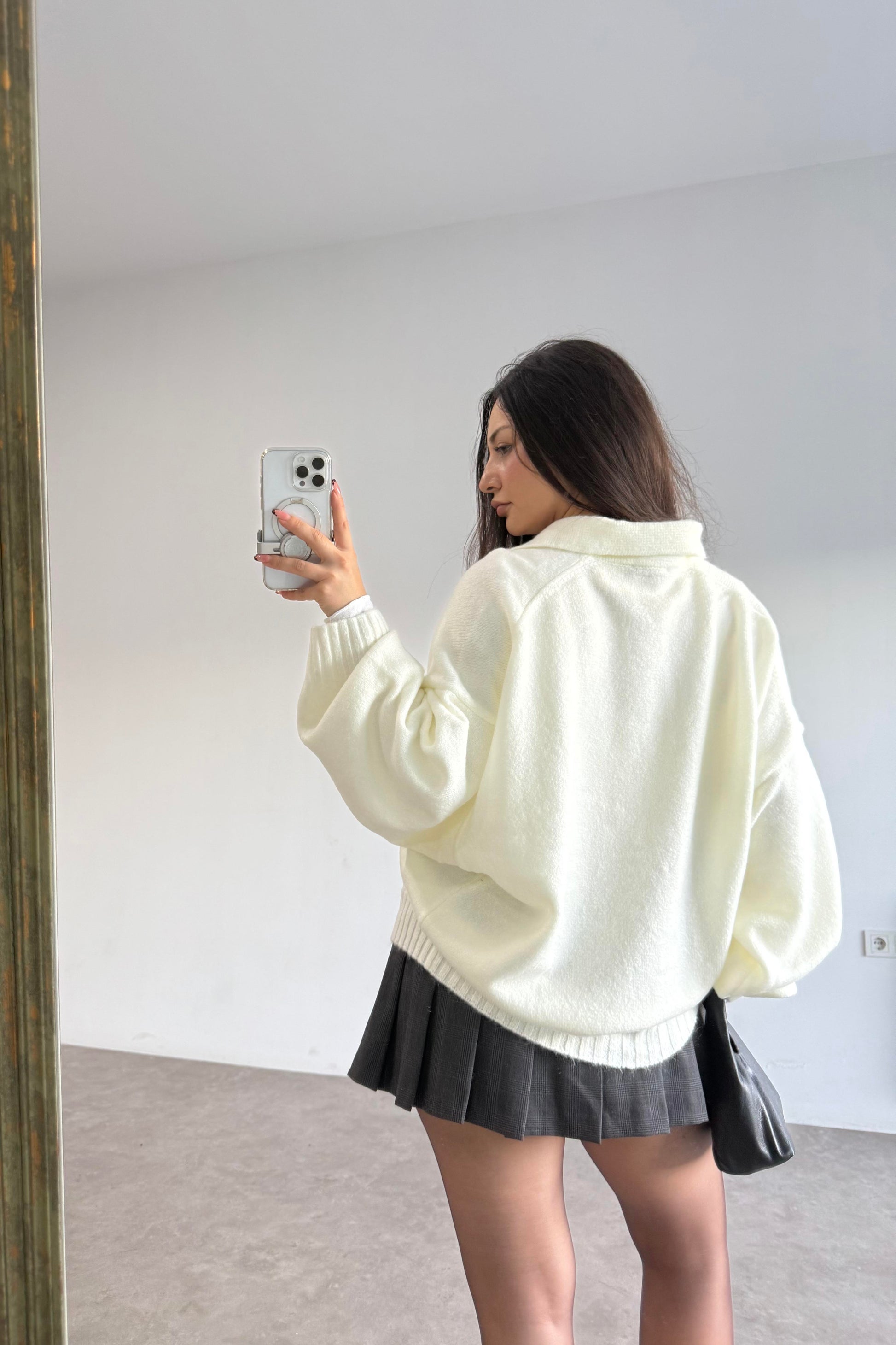 Yakalı Düğmeli Ekru Oversize Kazak