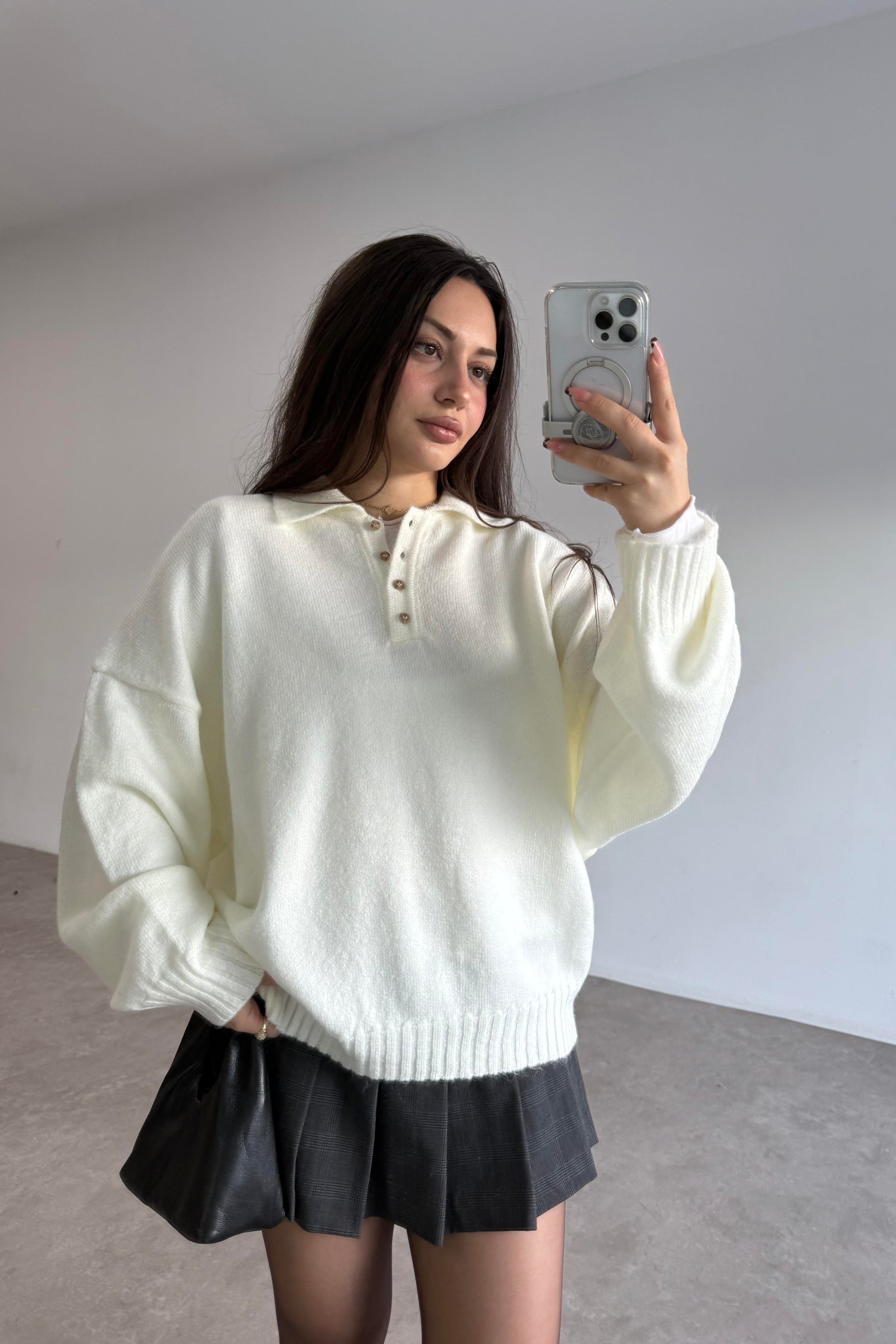 Yakalı Düğmeli Ekru Oversize Kazak