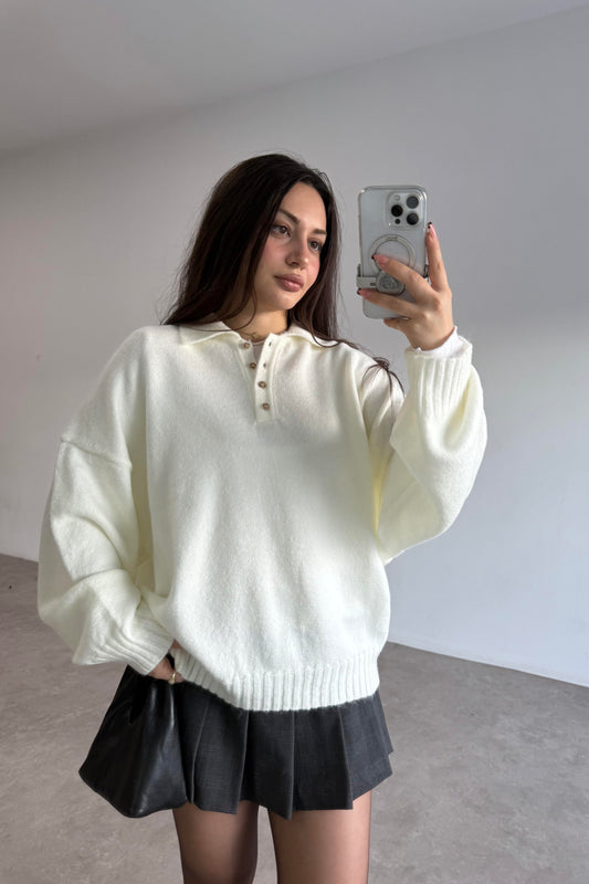 Yakalı Düğmeli Ekru Oversize Kazak