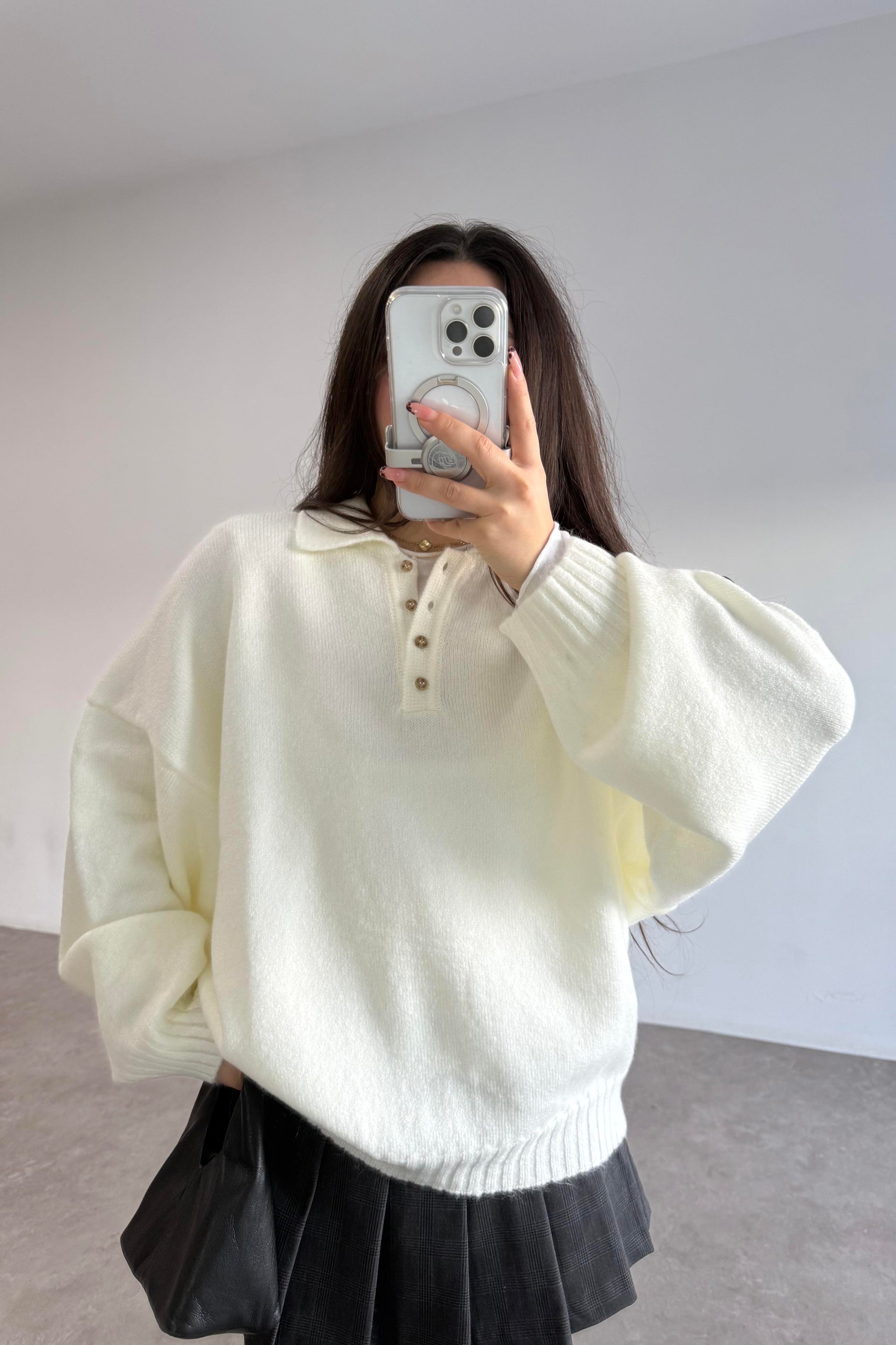 Yakalı Düğmeli Ekru Oversize Kazak