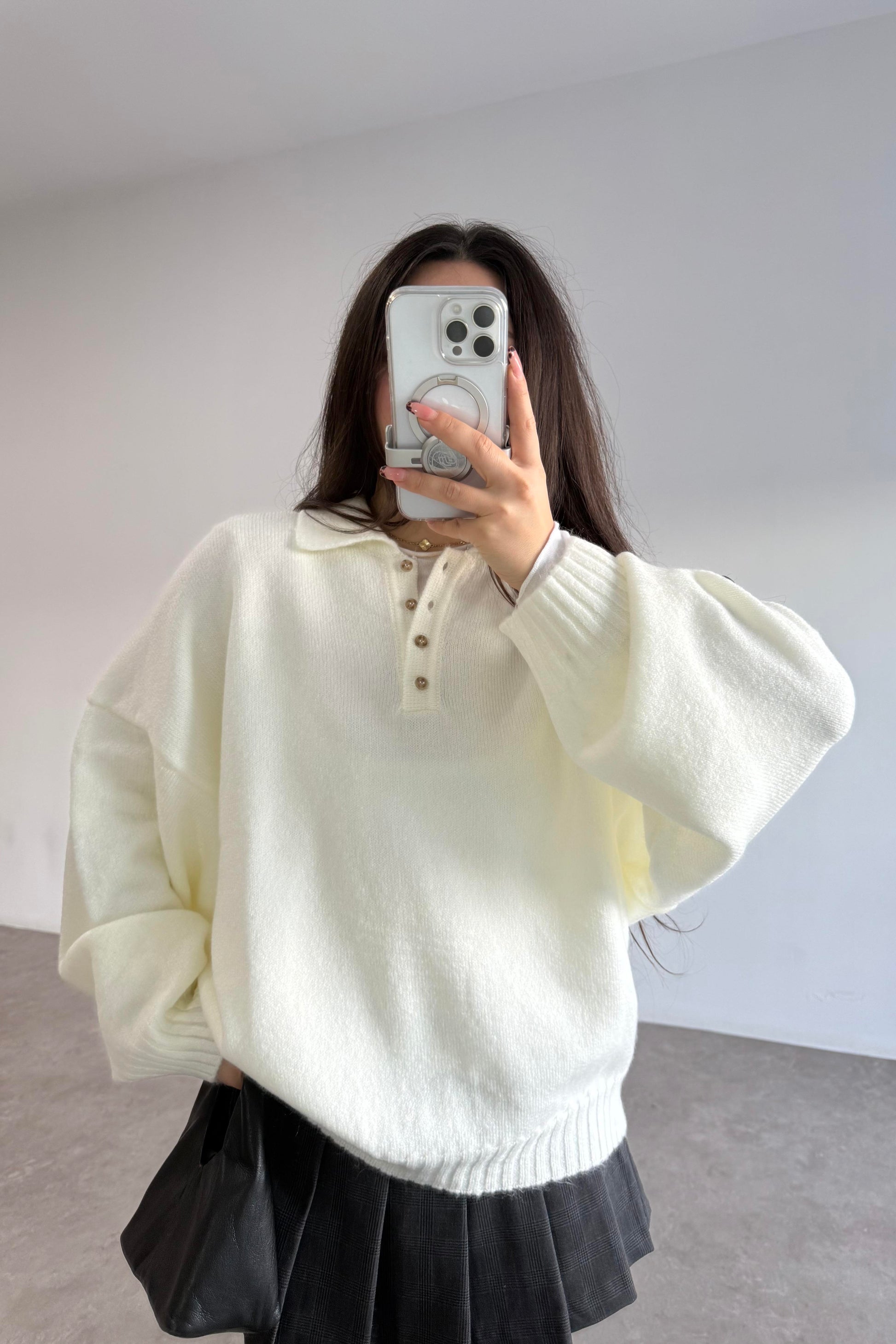 Yakalı Düğmeli Ekru Oversize Kazak