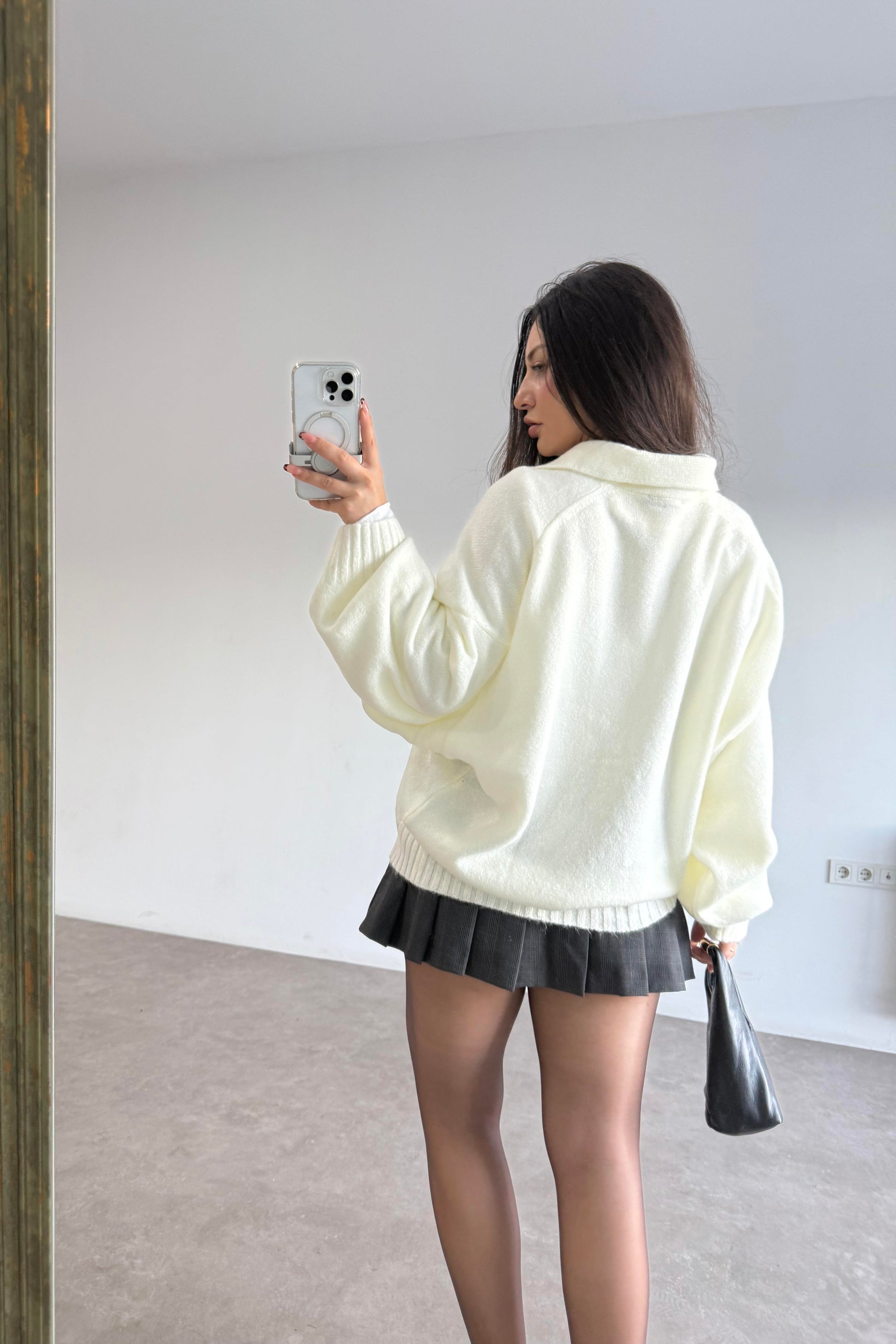 Yakalı Düğmeli Ekru Oversize Kazak