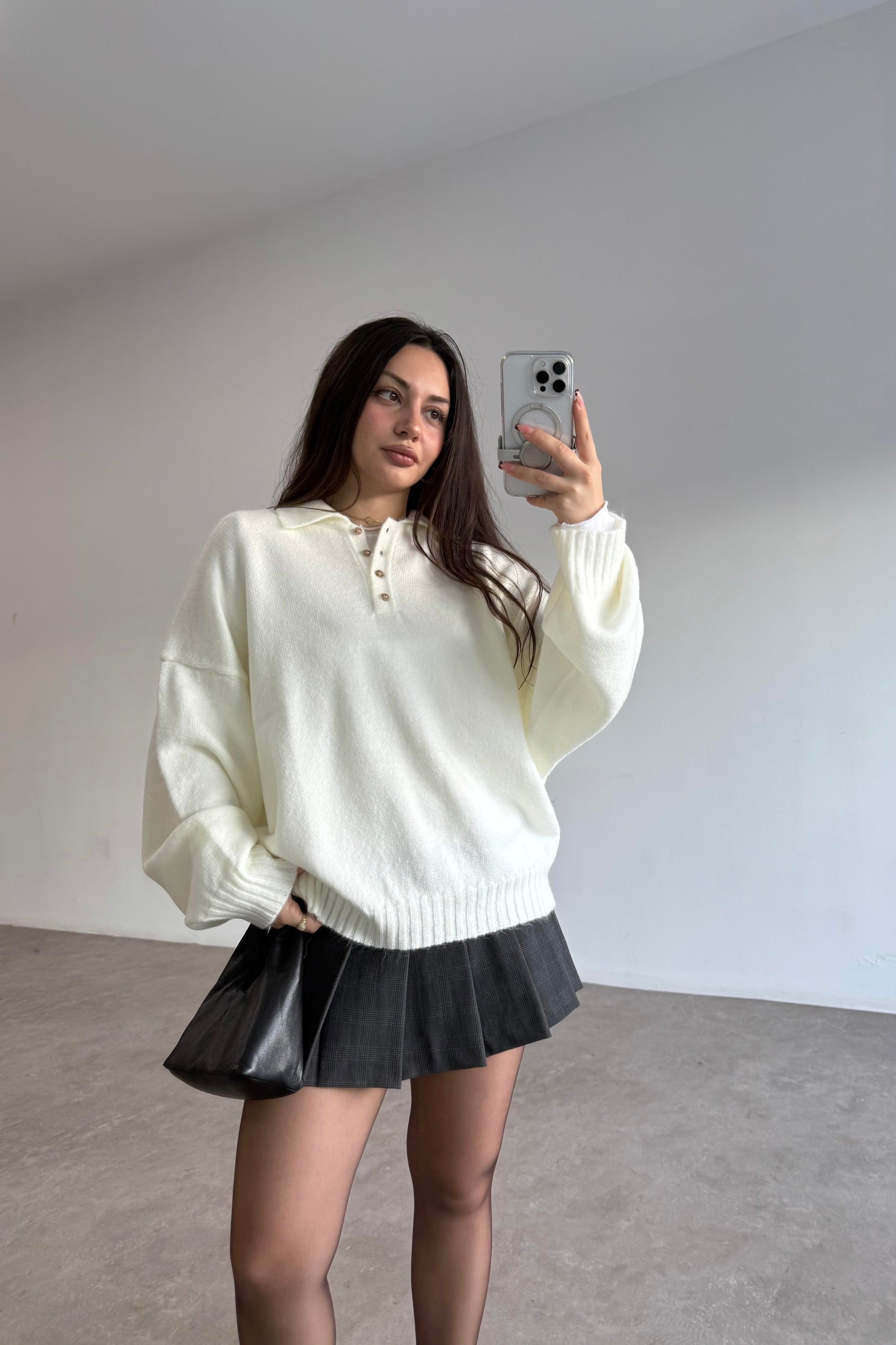 Yakalı Düğmeli Ekru Oversize Kazak