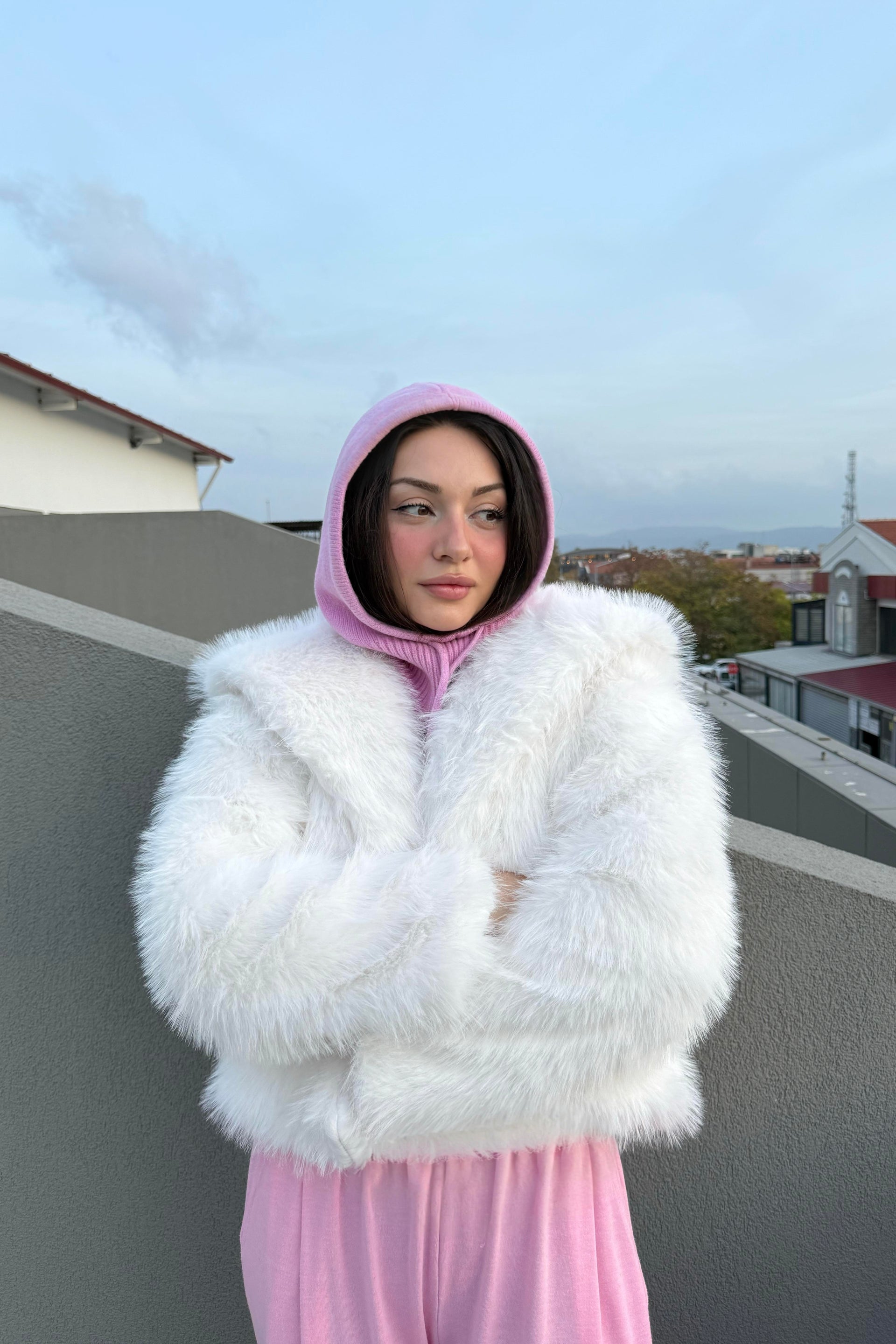 Yakalı Kruvaze Beyaz Kürk