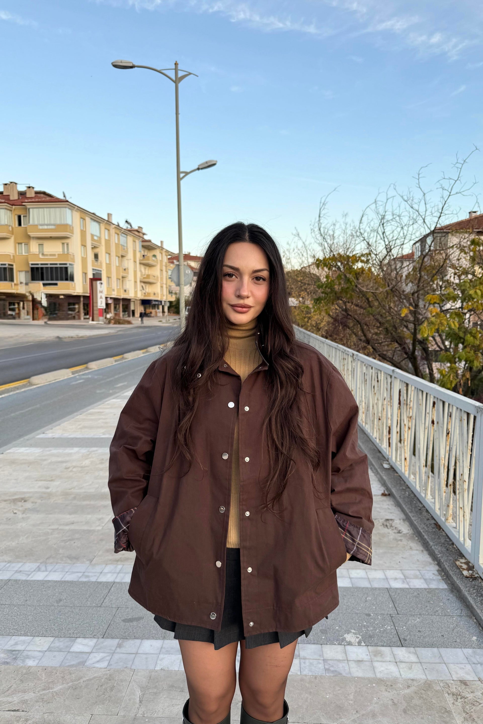 Yakası Deri Detaylı Ekose Astarlı Kahve  Parka